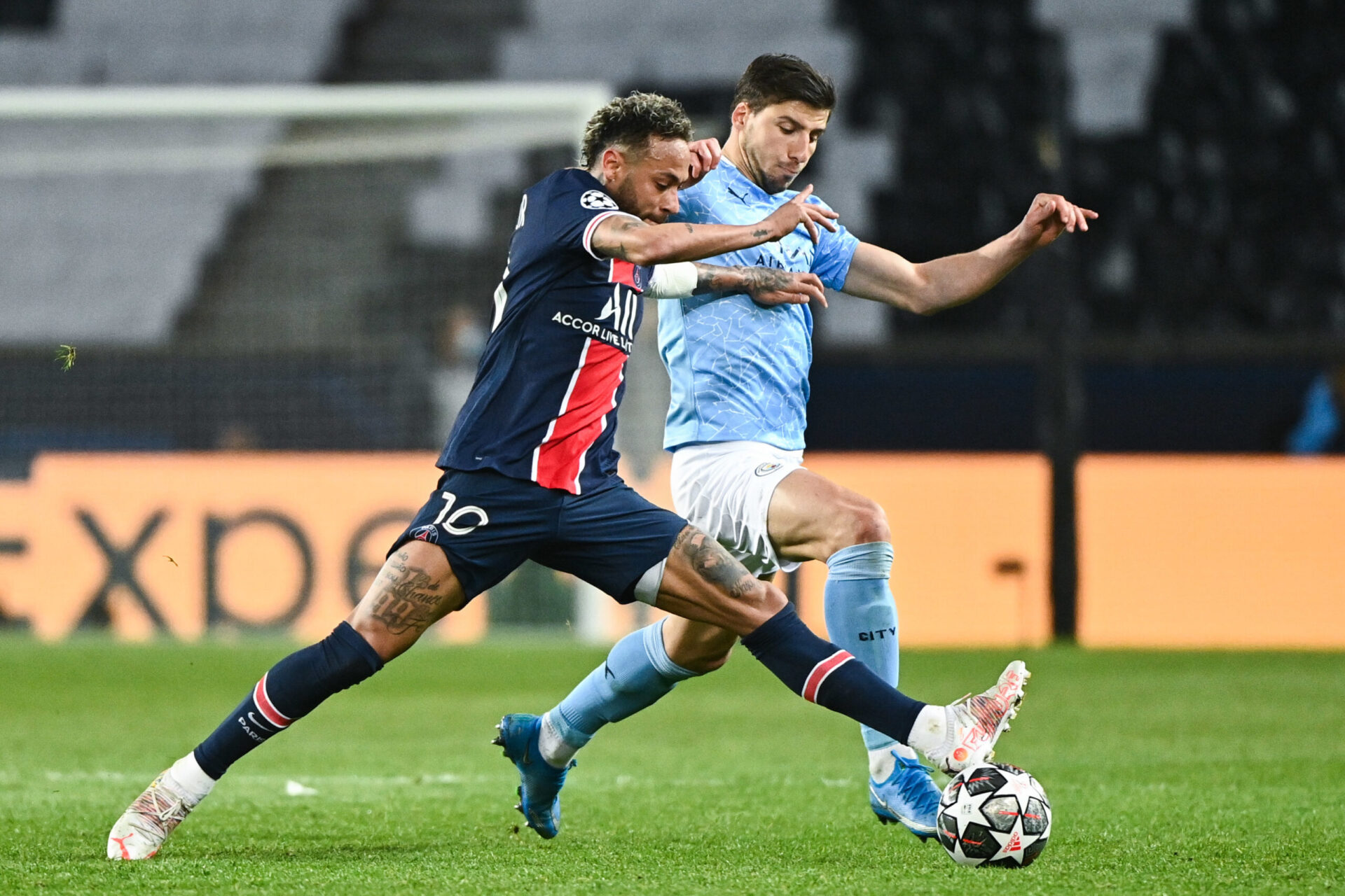 Ruben Dias au duel avec Neymar lors de la double confrontation de Ligue des champions l'année dernière (iconsport)
