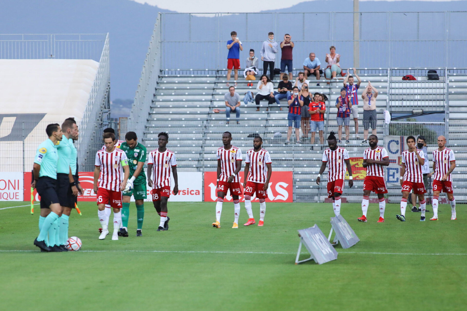 Des supporters sochaliens auraient été agressés par des supporters de l'AC Ajaccio au stade François-Coty. Icon Sport