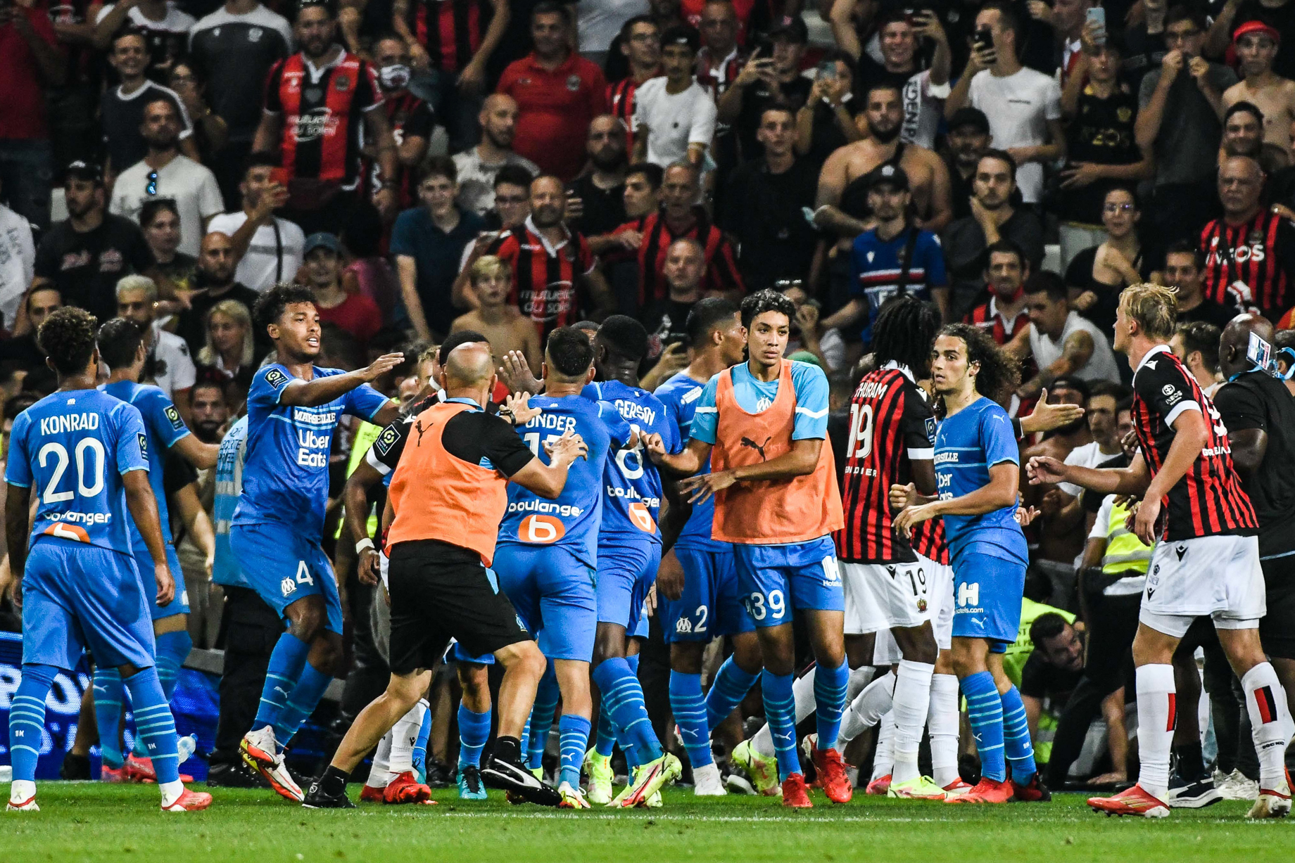 Les scènes d'OM-Nice ont choqué le monde du foot (iconsport)