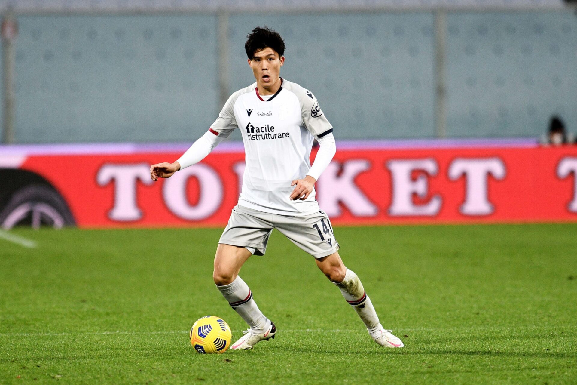 Tomiyasu pourra être utilisé dans l'axe ou à droite de la défense par Arteta (iconsport)
