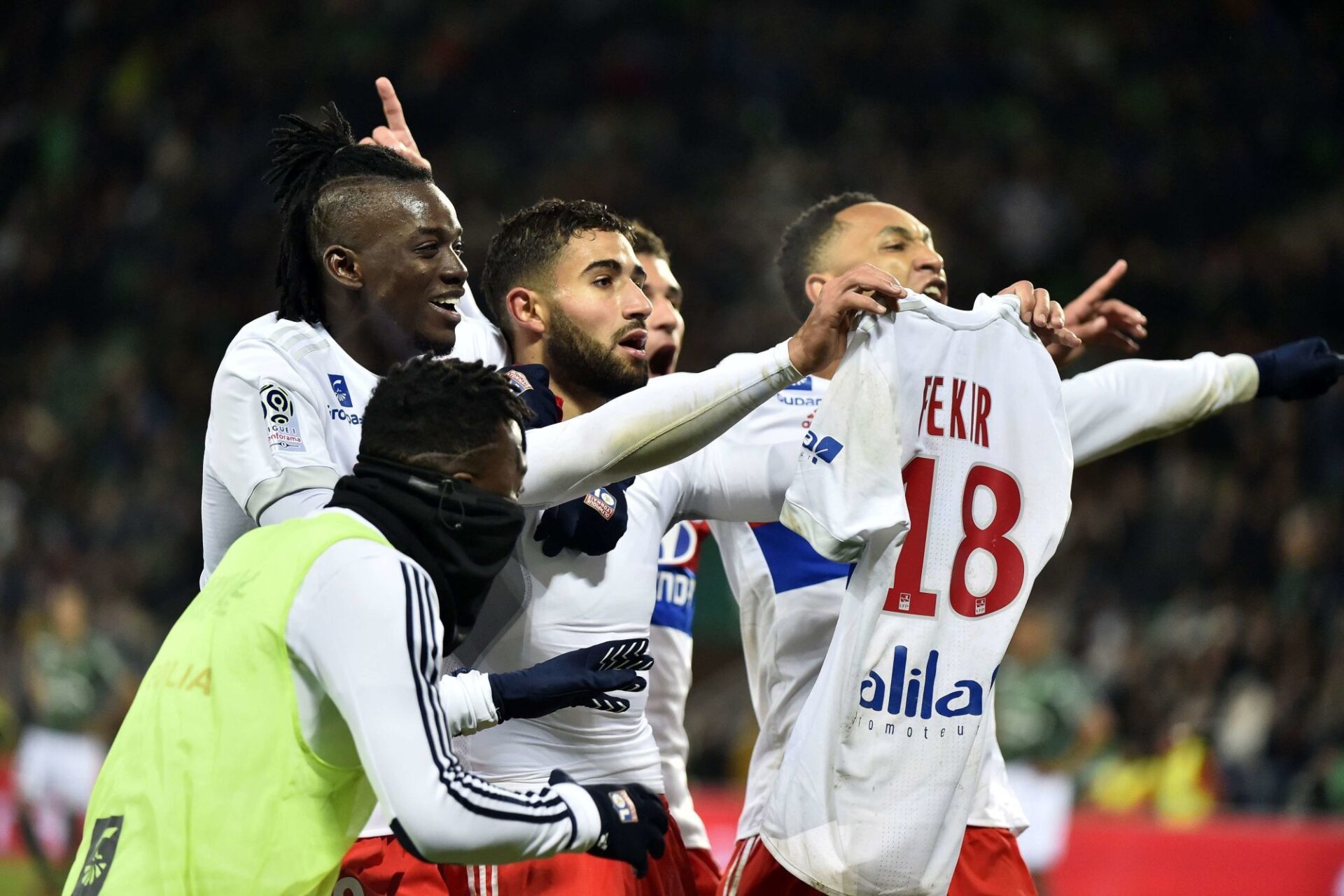 En exhibant son maillot devant une tribune stéphanoise dans le derby de novembre 2017, Nabil Fekir avait entraîné une réponse virulente des supporters de l'ASSE, qui avaient envahi la pelouse. Icon Sport