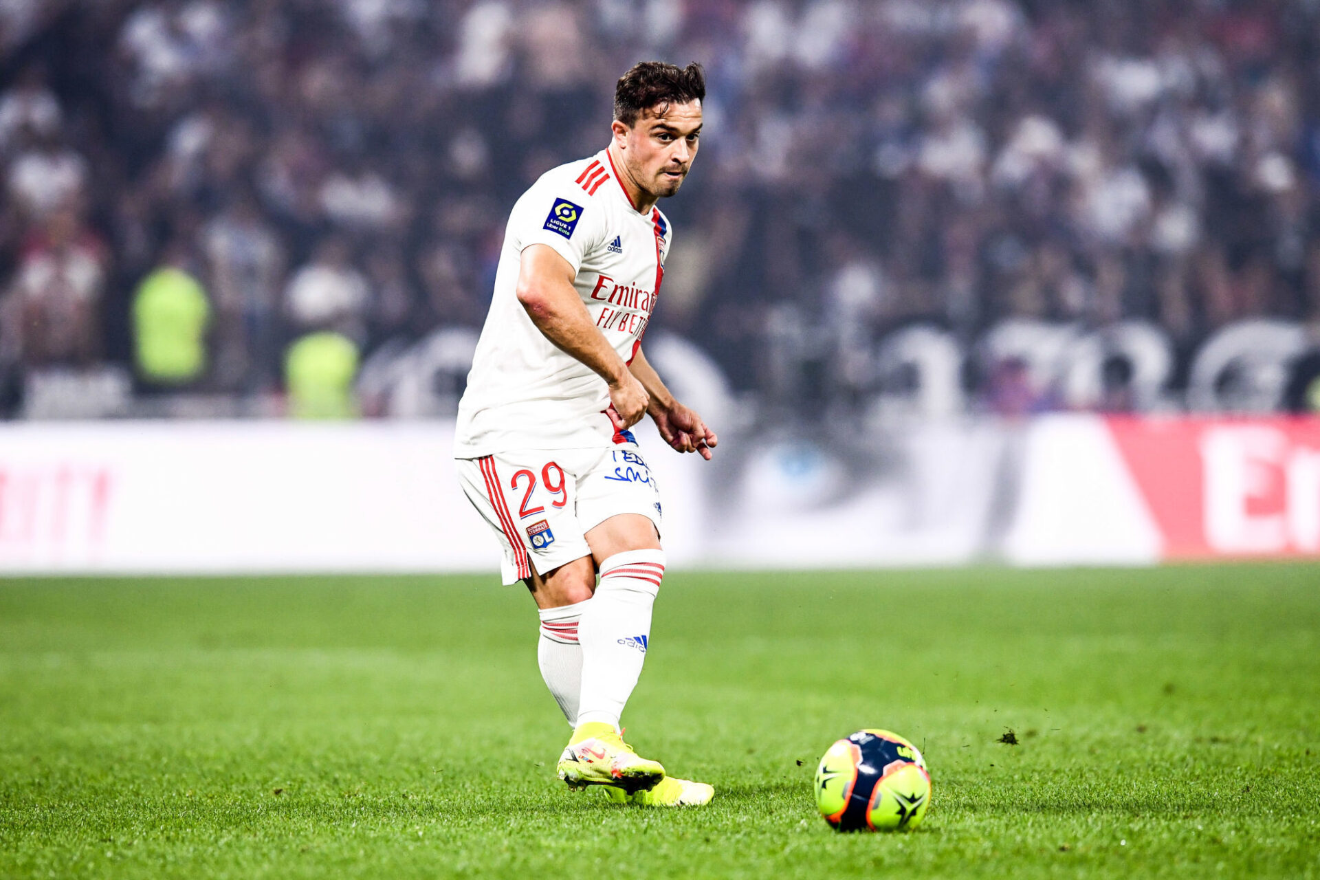 Xherdan Shaqiri a fait valoir la délicatesse de son pied gauche dès le coup d'envoi avec l'OL. Icon Sport