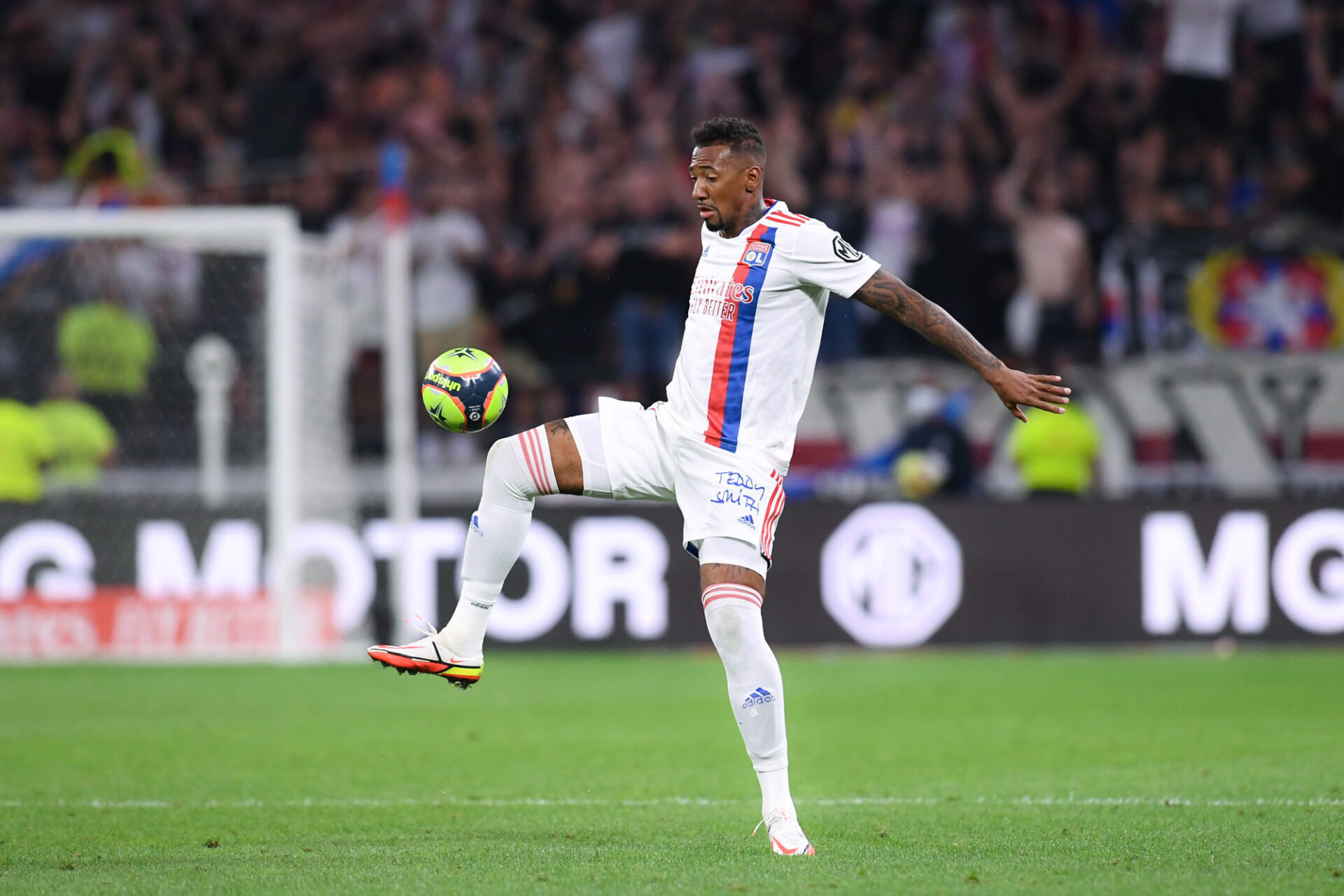 Jérôme Boateng pourrait ne pas démarrer la rencontre face au PSG. C'est Damien Da Silva qui pourrait composer la défense centrale avec Denayer. Icon Sport