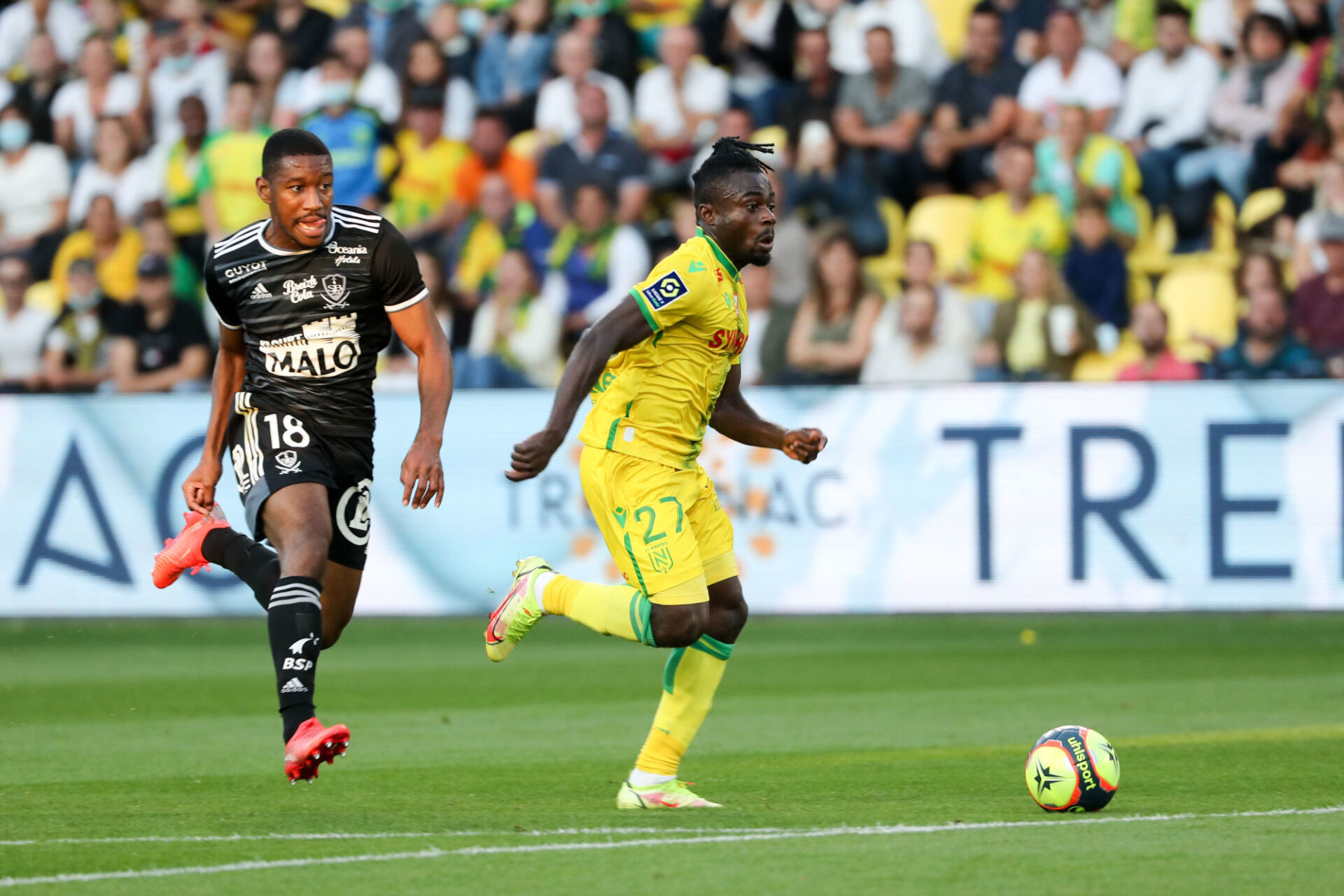 Le meilleur passeur de Ligue 1, c'est lui. Moses Simon a ajouté une sixième passe décisive à son tableau de chasse depuis le début de la saison contre Brest. Icon Sport