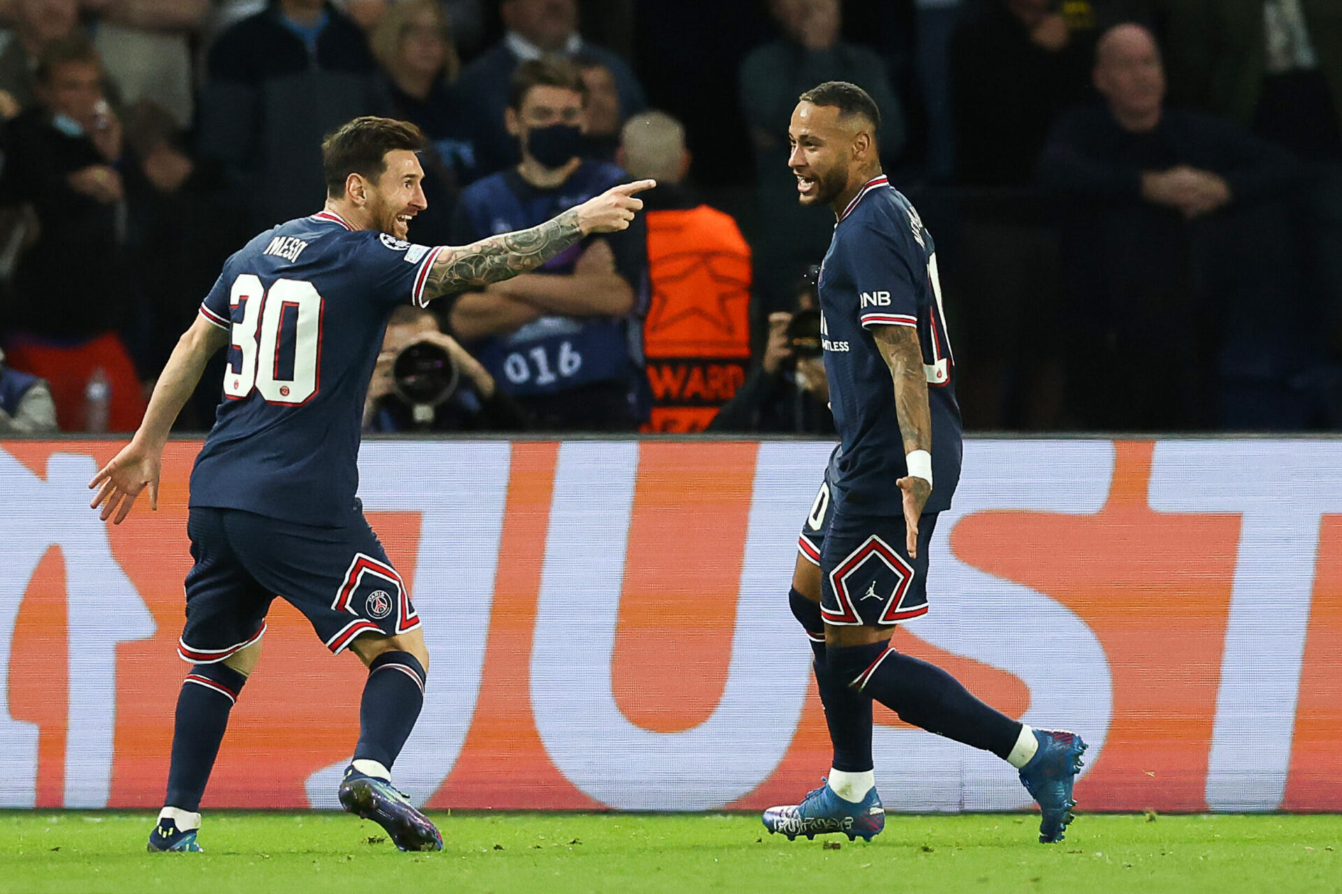 Lionel Messi fête son premier but avec le Paris Saint-Germain, contre Manchester City. Icon Sport