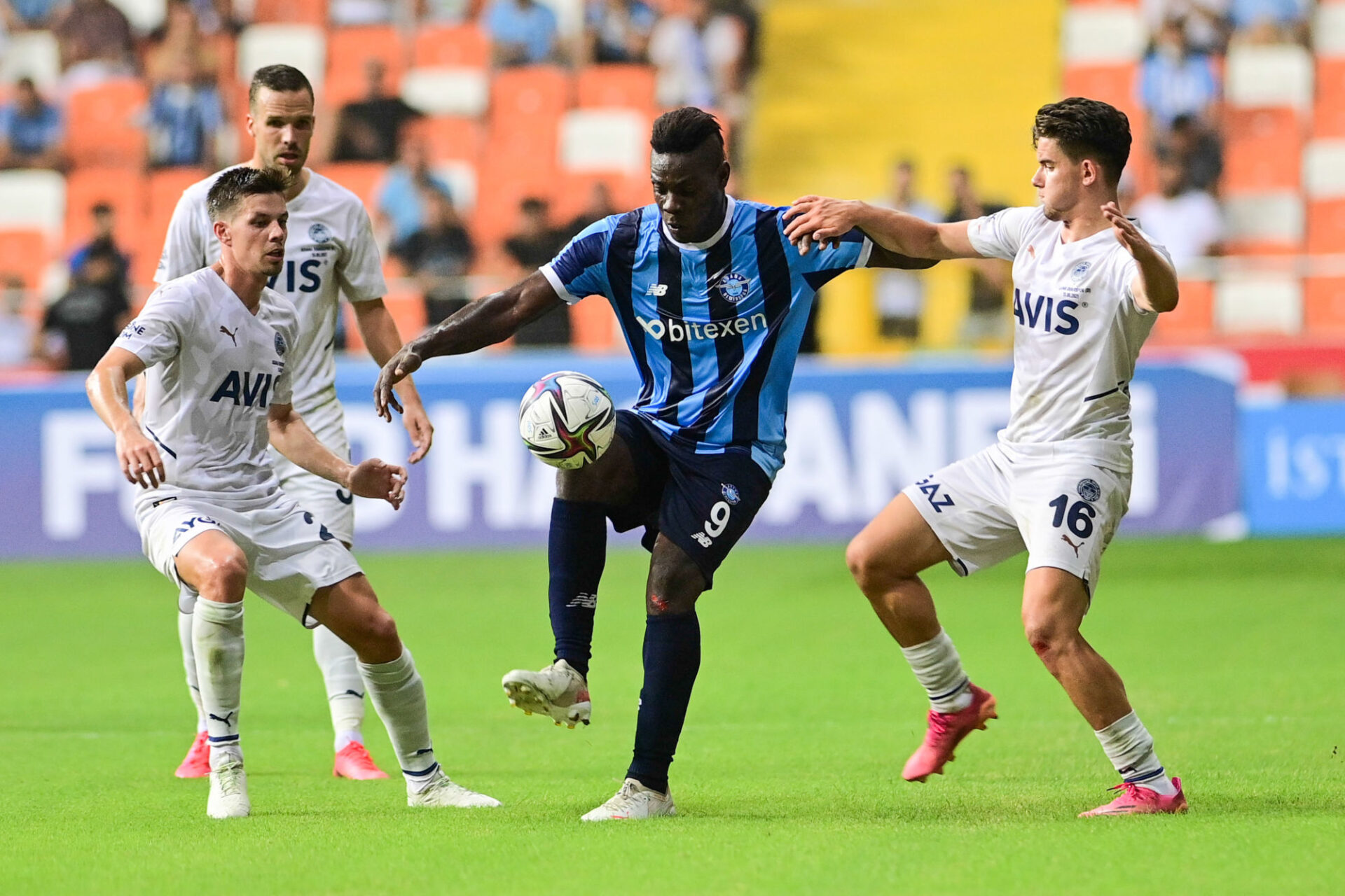 Mario Balotelli se fait plaisir à l'Adana Demirspor. Icon Sport
