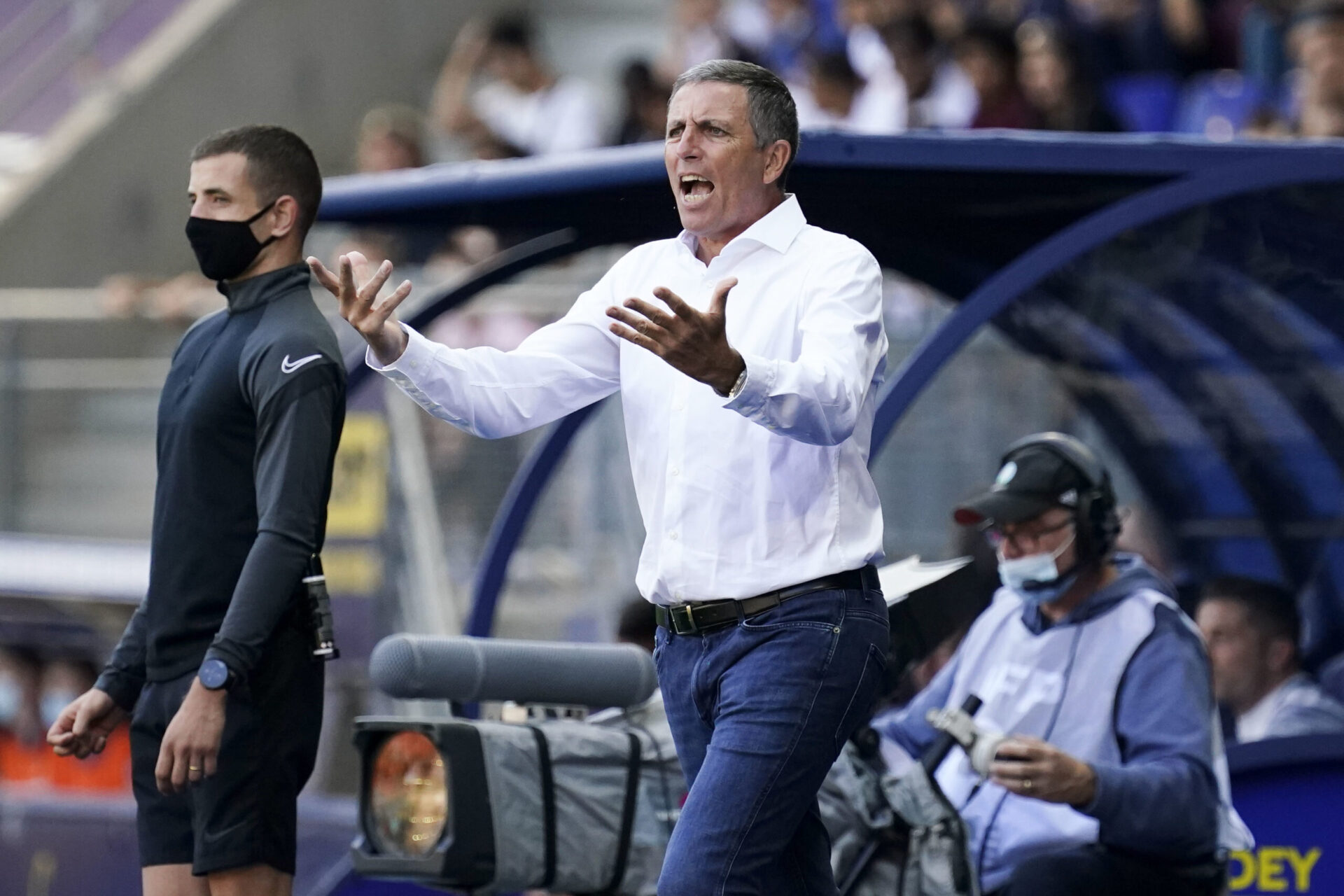 Thierry Laurey verra-t-il son effectif se renforcer l'hiver prochain ? La FIFA le lui permet. Icon Sport