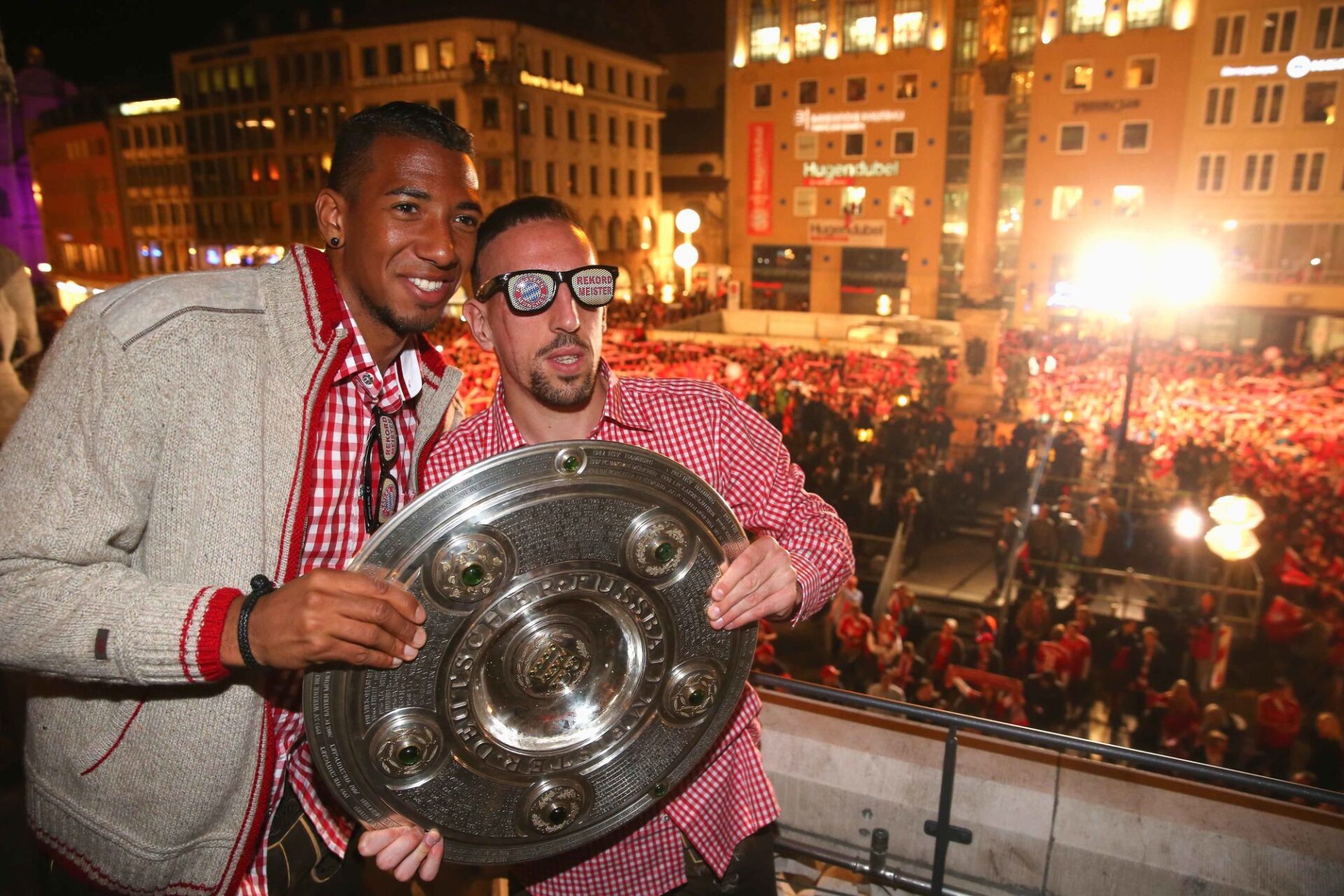 Jérôme Boateng aimerait retrouver le même lien avec Peter Bosz qu'il a entretenu avec Hansi Flick, son ancien entraîneur au Bayern. Icon Sport Jérôme Boateng aimerait retrouver le même lien avec Peter Bosz qu'il a entretenu avec Hansi Flick, son ancien entraîneur au Bayern. Icon Sport