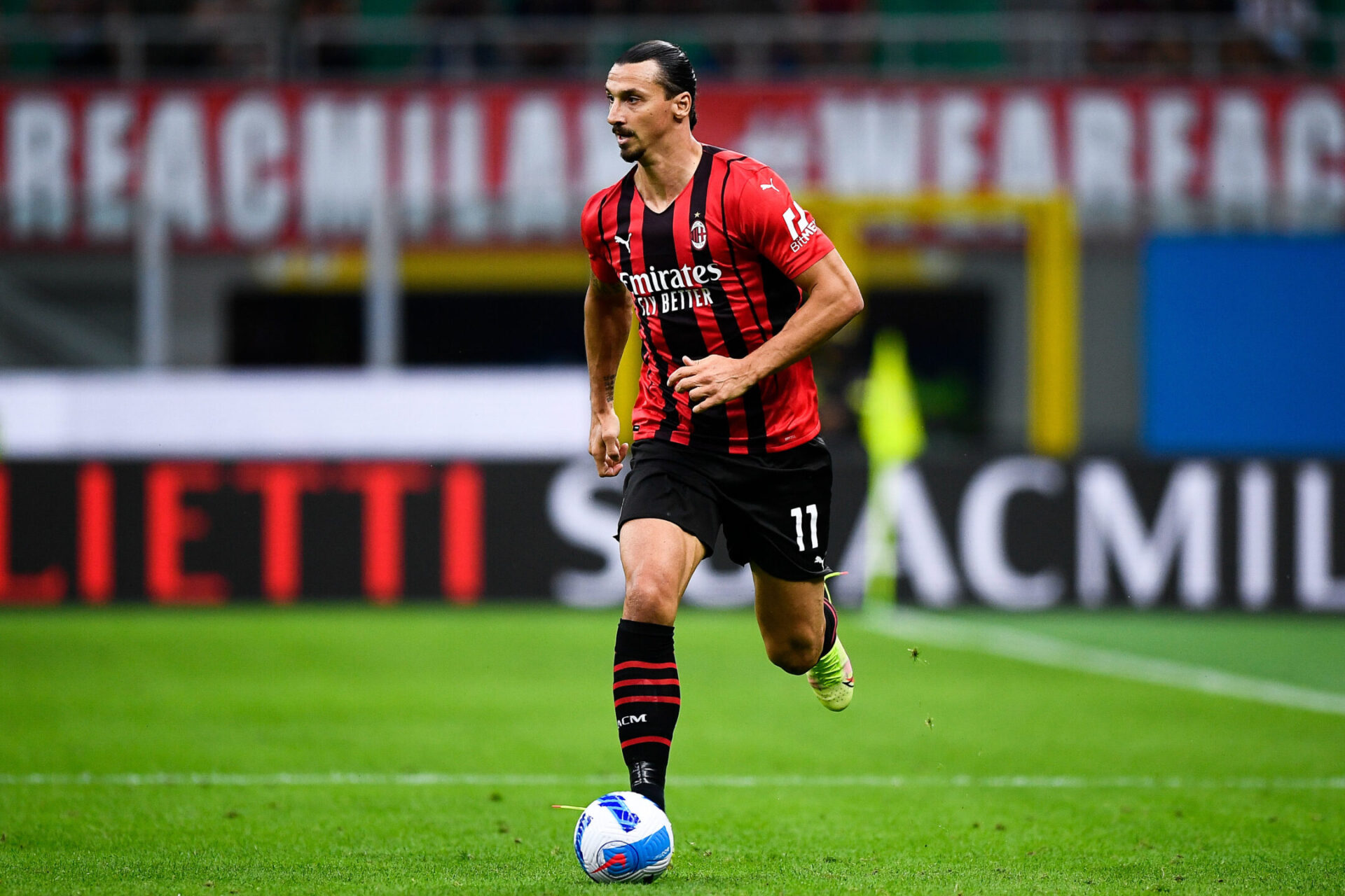 Alors qu'il avait réussi son retour le week-end dernier, Zlatan est privé du déplacement des Milanais à Anfield (iconsport)