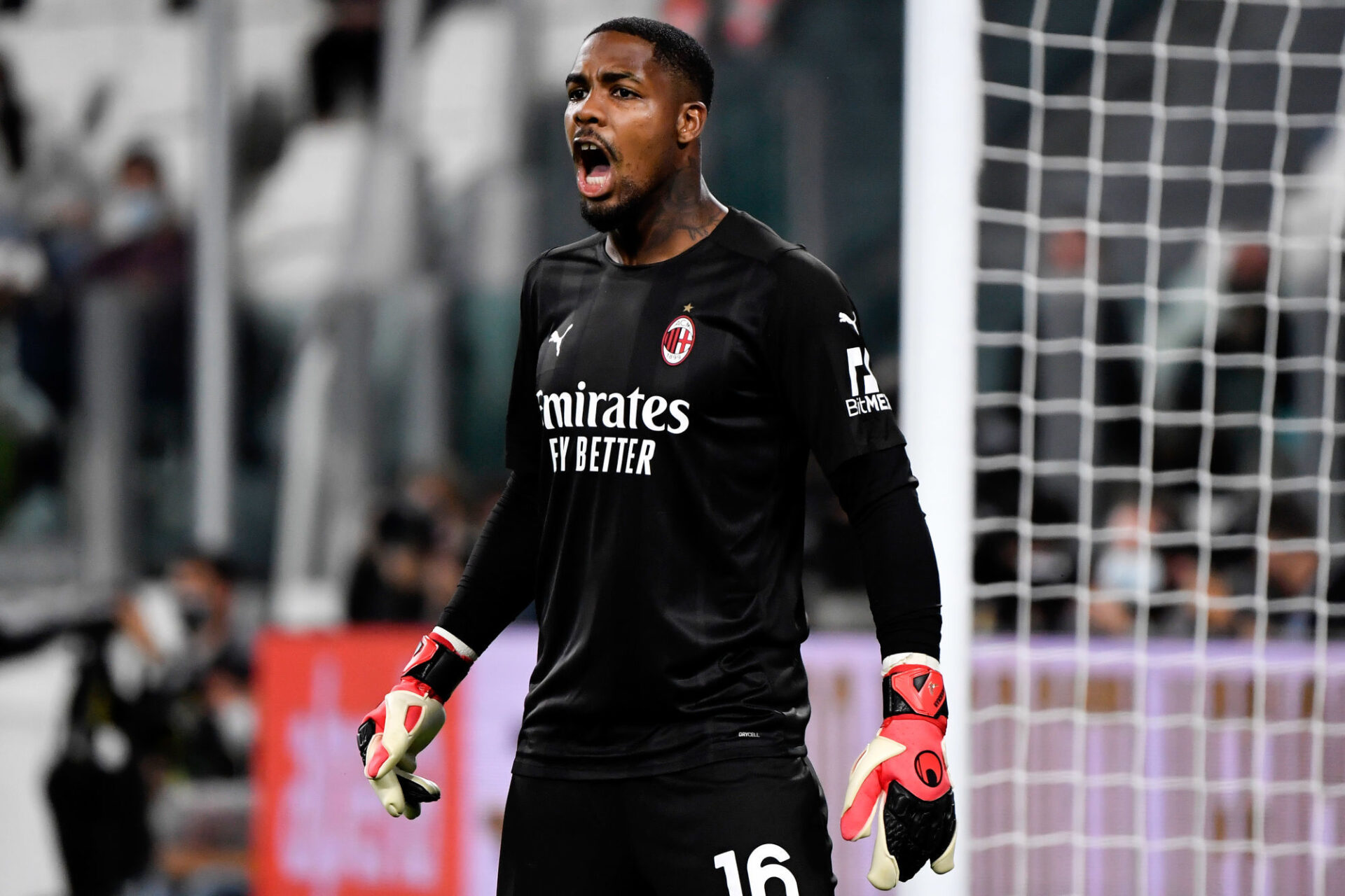 Mike Maignan s'est déjà imposé à l'AC Milan. Icon Sport