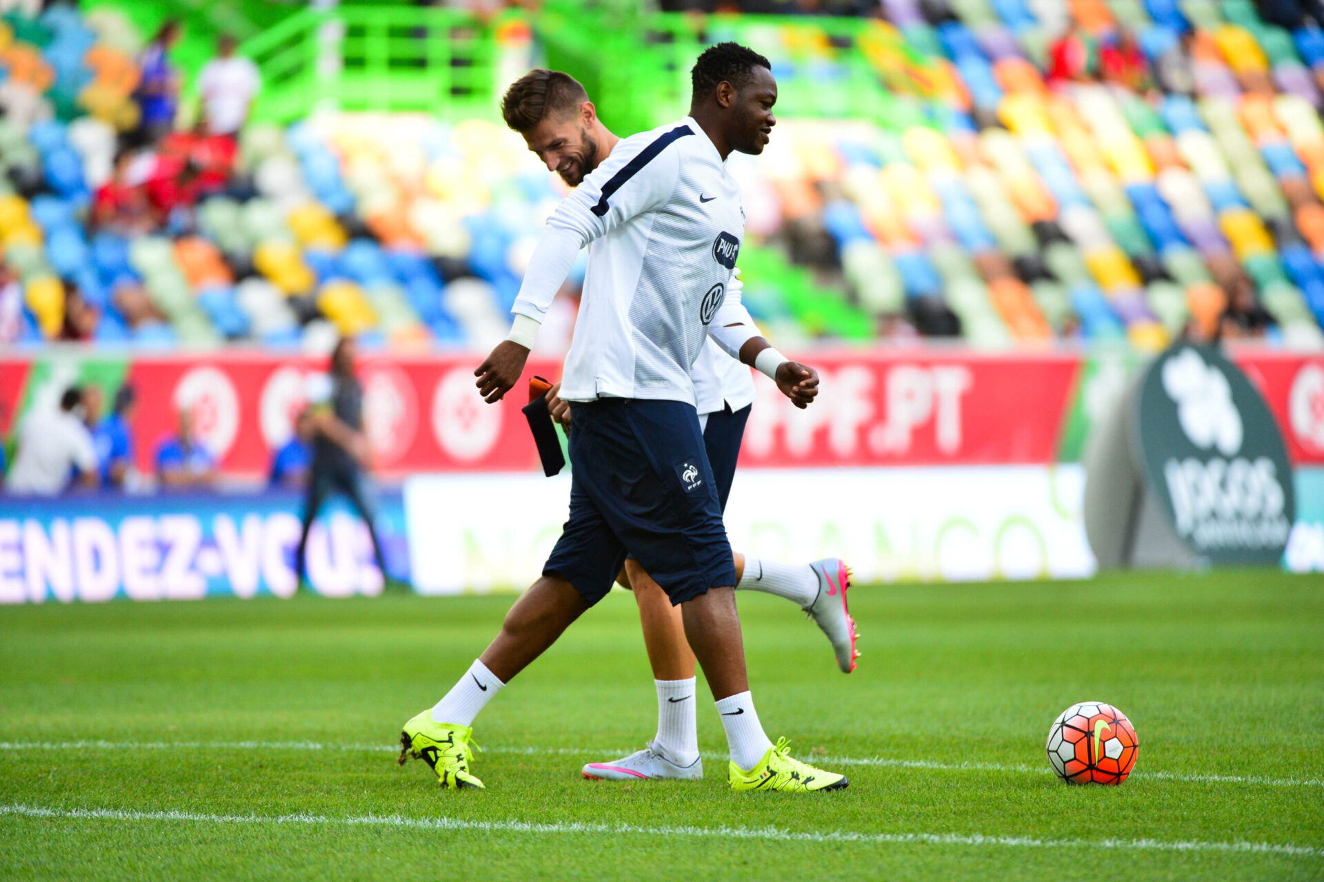 Absent de la liste depuis novembre 2020, Costil retrouve l'équipe de France et prend la place de Mandanda (iconsport)