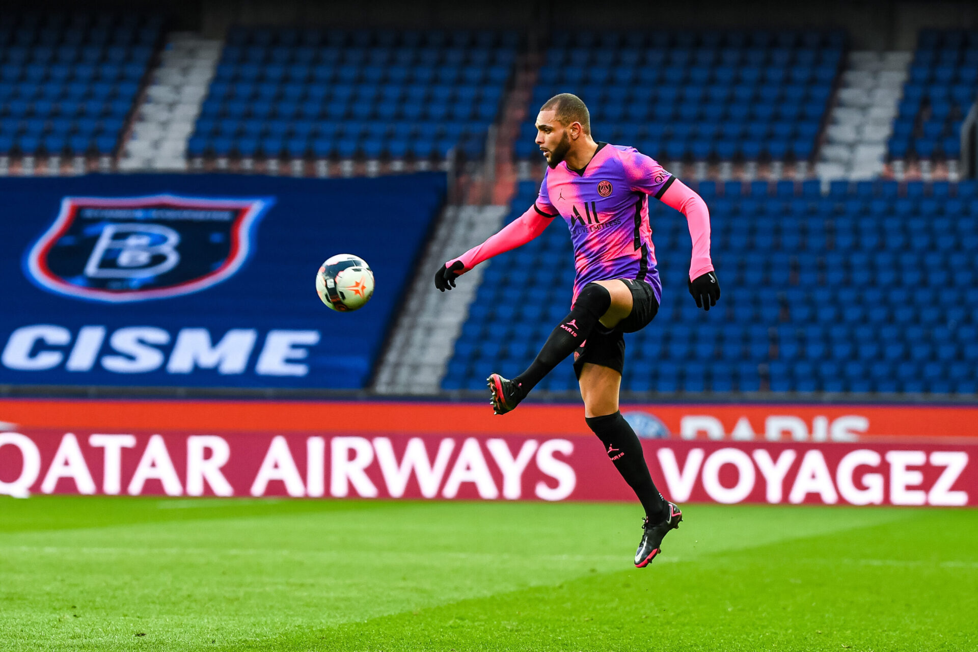Layvin Kurzawa jouant avec les Parisiens (Icon Sport)