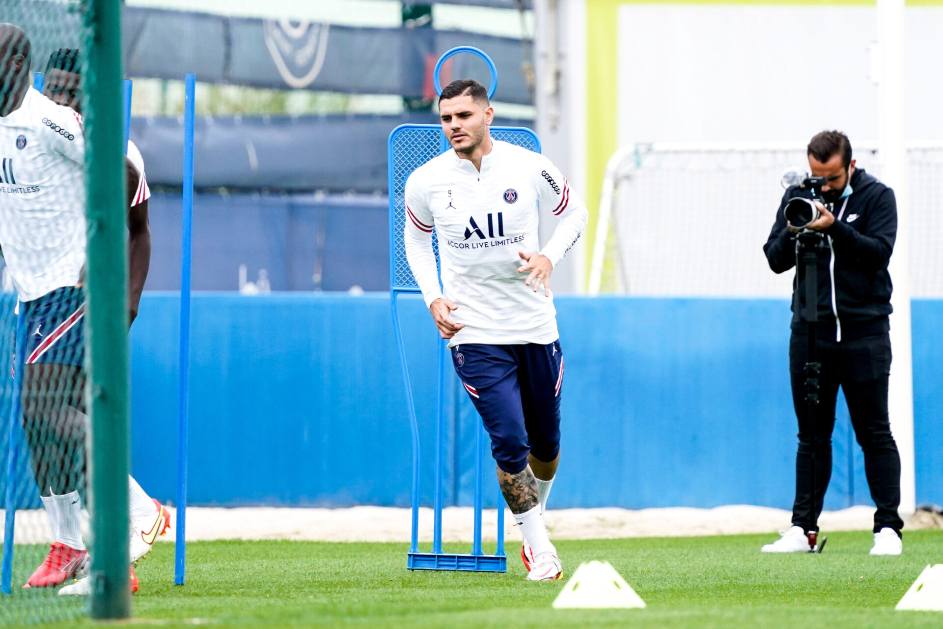 Mauro Icardi a manqué les séances d'entraînement de dimanche et lundi après avoir été autorisé à se rendre à Milan (iconsport) Mauro Icardi a manqué les séances d'entraînement de dimanche et lundi après avoir été autorisé à se rendre à Milan (iconsport)