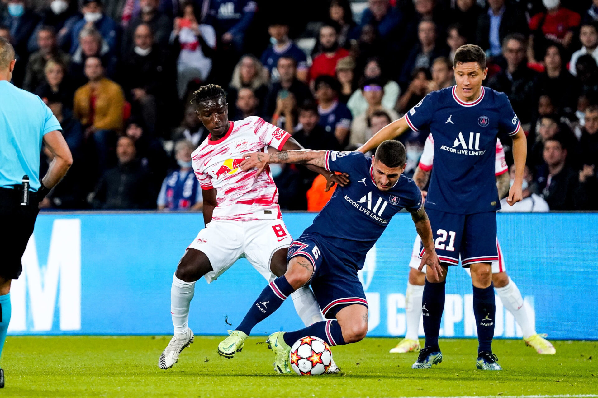 Marco Verratti pris &agrave; la gorge par Amadou Haidara... Icon Sport