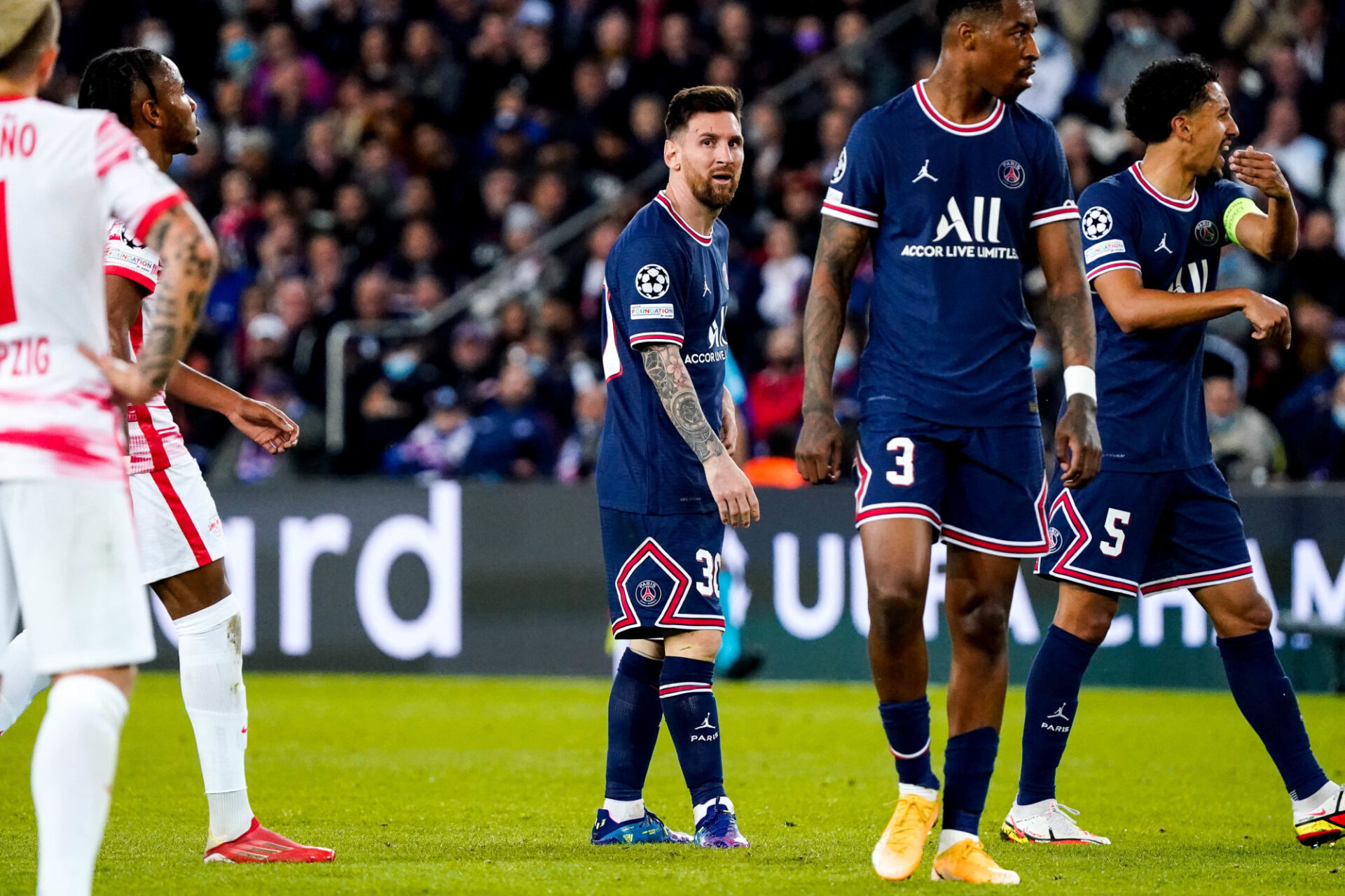 Lionel Messi ne donne pas encore sa pleine mesure au PSG, qui paraît de plus en plus fébrile défensivement. Icon Sport