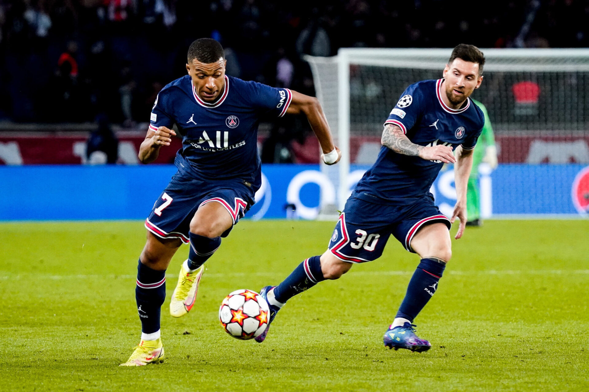 Kylian Mbappé va trouver Lionel Messi pour l'égalisation à 2-2 les yeux fermés. Icon Sport