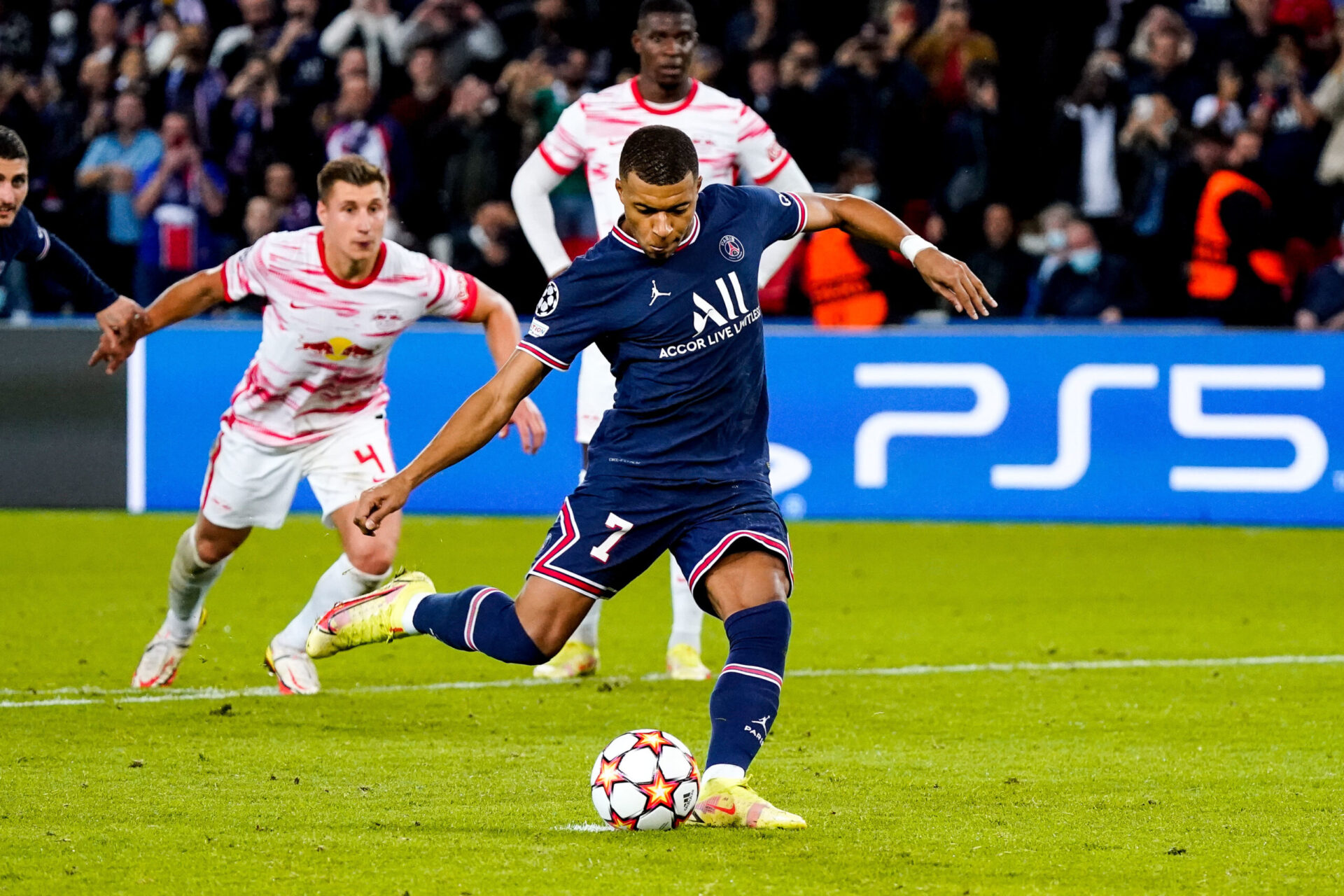 Kylian Mbappé qui manque son penalty en fin de match (iconsport) Kylian Mbappé qui manque son penalty en fin de match (iconsport)