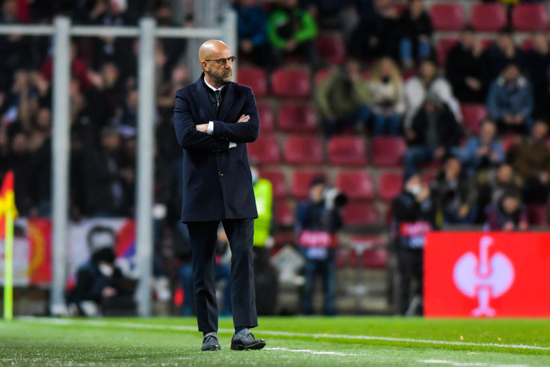 Peter Bosz sur le banc de l'OL face au Sparta (iconsport)