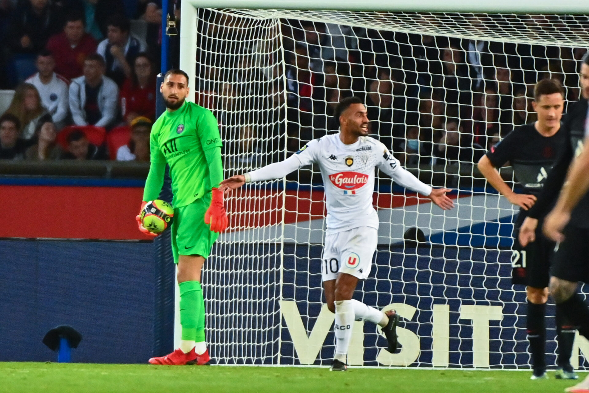 Fulgini a donn&eacute; l'avantage pour Angers face au PSG (iconsport)