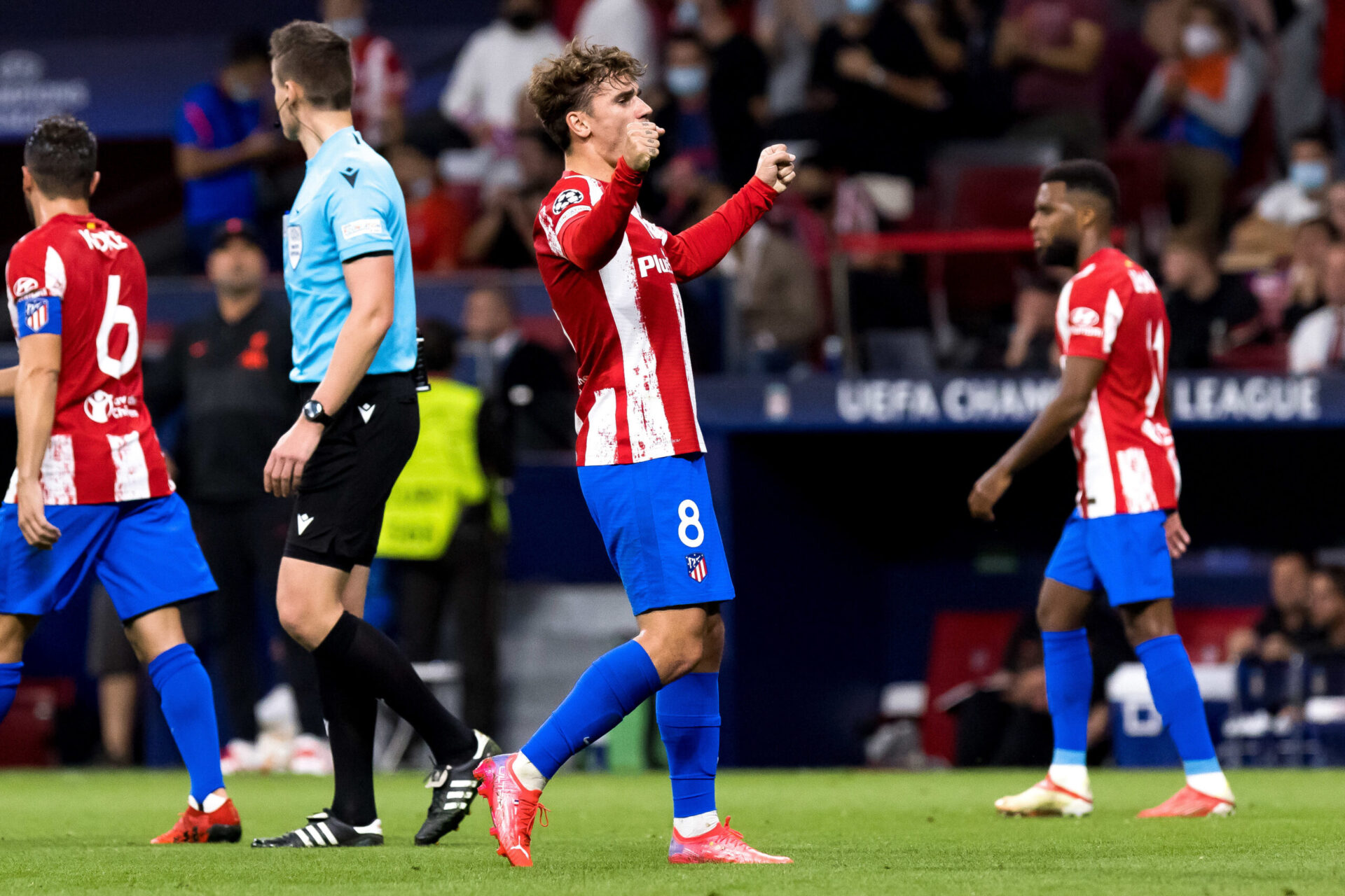 Antoine Griezmann a vécu une soirée particulière contre Liverpool. Auteur d'un doublé, il a aussi été exclu en deuxième période. Icon Sport