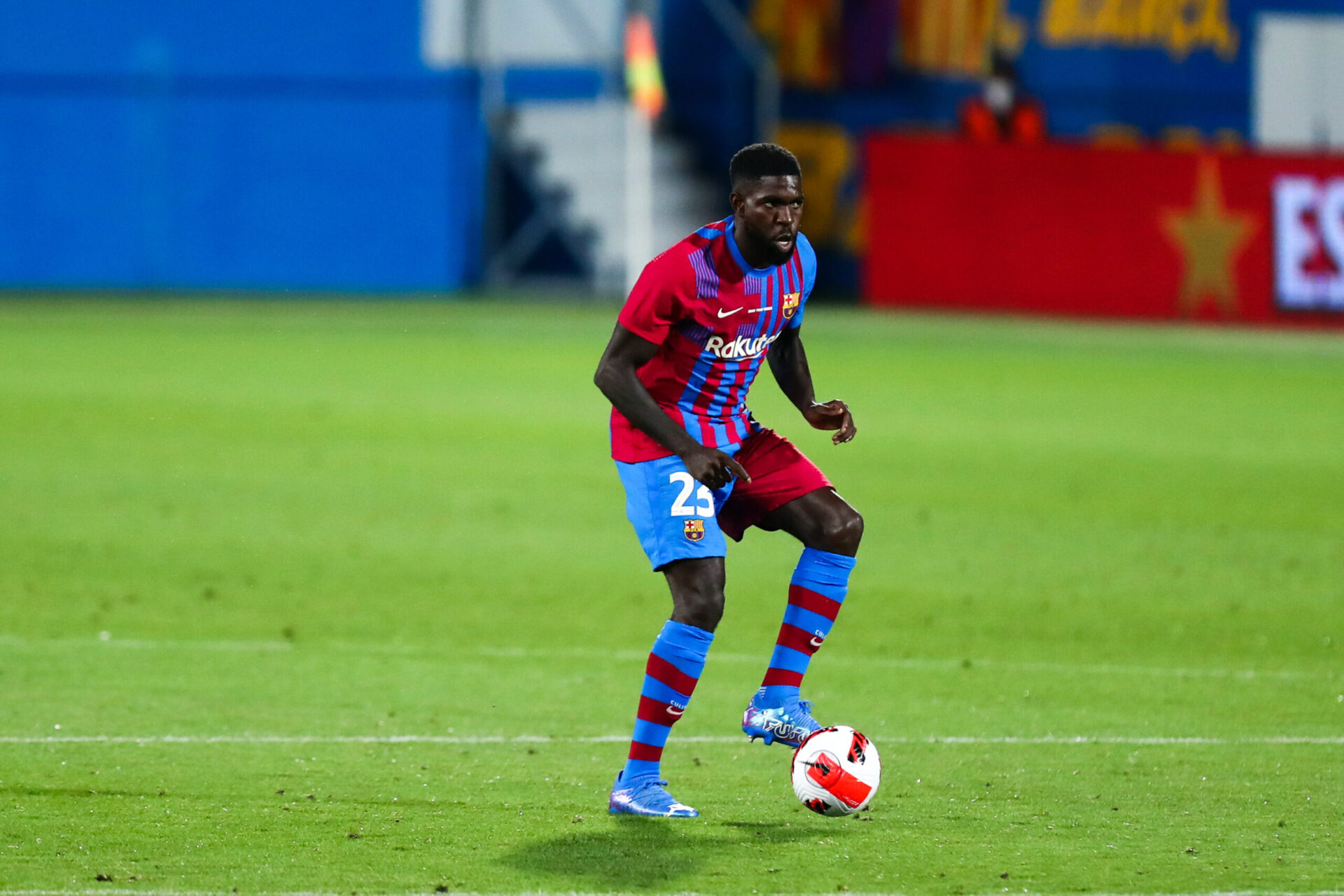 Samuel Umtiti n'est pas dans les plans de Ronald Koeman et est un grand abonné au banc barcelonais depuis plusieurs mois. Icon Sport