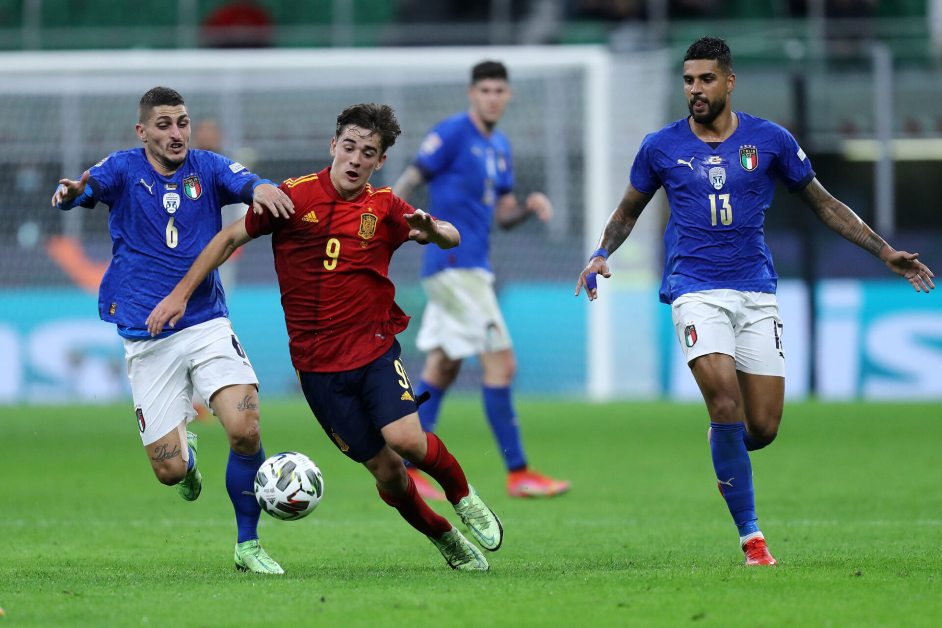 Quelle découverte ! Pour sa première sélection et après 363 petites minutes disputées en professionnel, Gavi (17 ans) a rapetissé le trio du milieu italien Jorginho-Verratti-Barella. Icon Sport