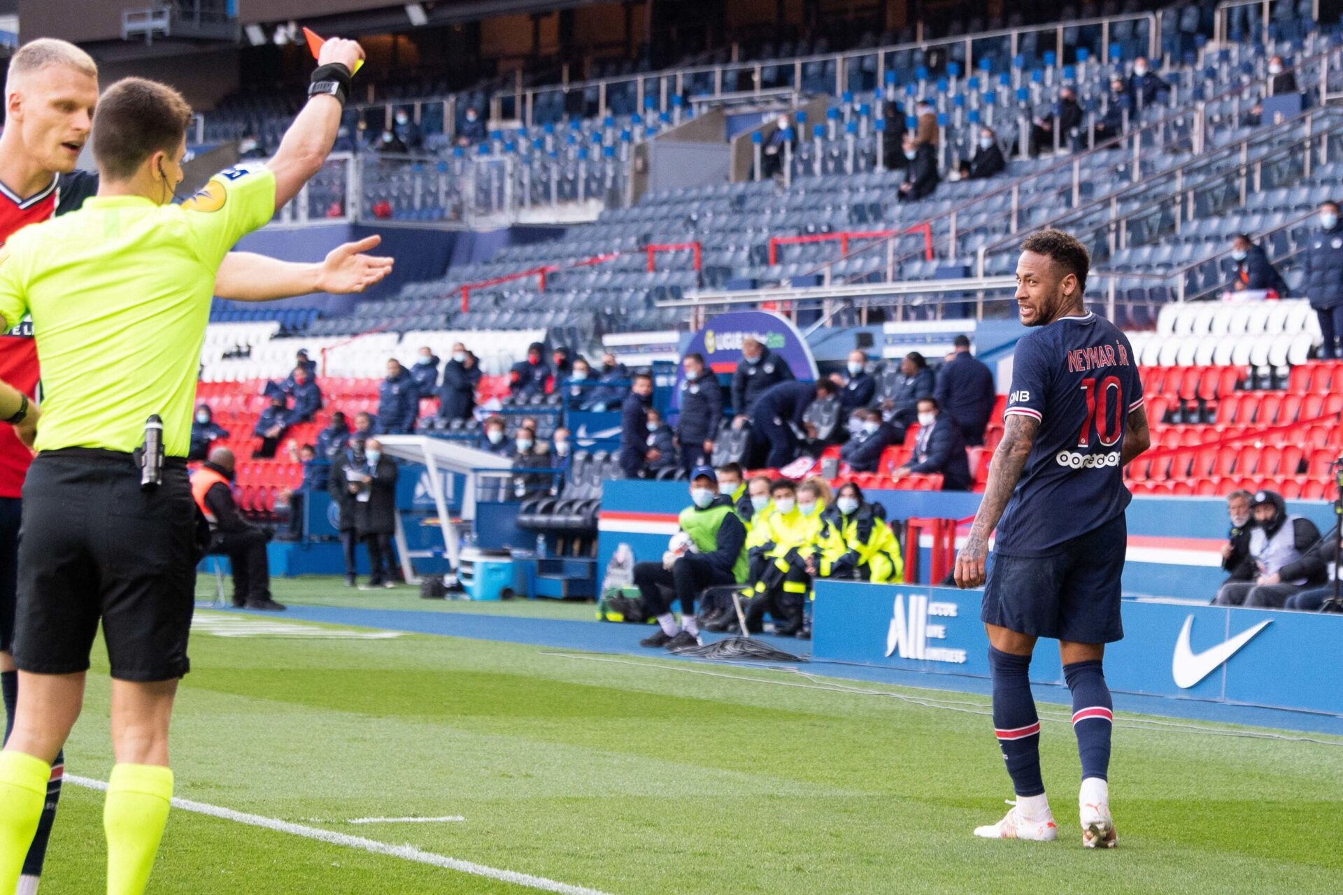Neymar avait écopé d'un carton rouge contre le LOSC lors de la saison 2020/2021, alors que le PSG jouait le titre contre les Lillois. Icon Sport