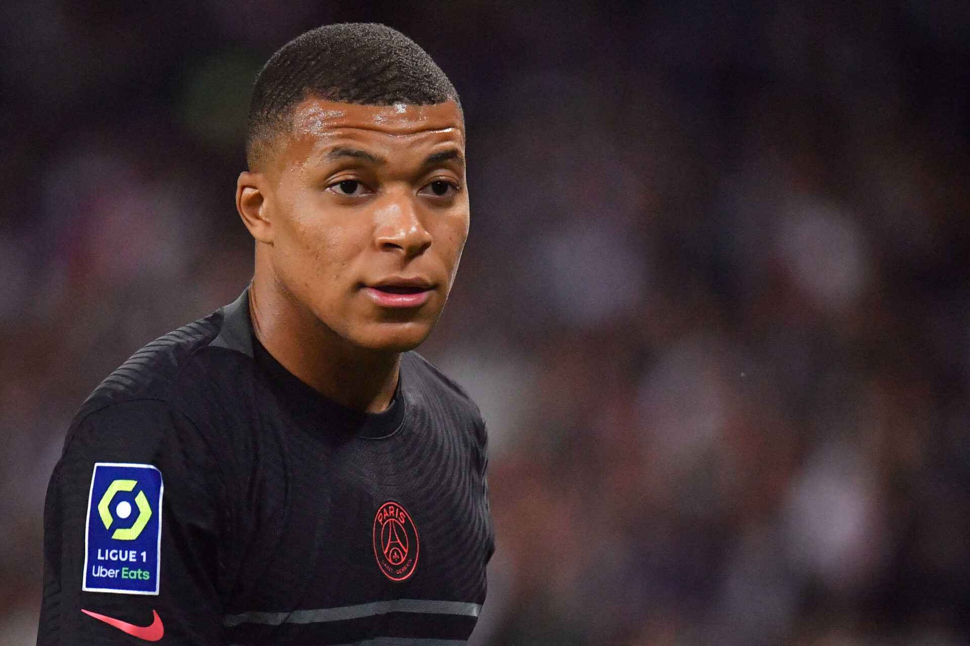 Avis aux clubs intéressés : Kylian Mbappé a besoin de se sentir "épanoui" dans son quotidien de footballeur, comme l'a révélé sa mère Fayza Lamari. Icon Sport