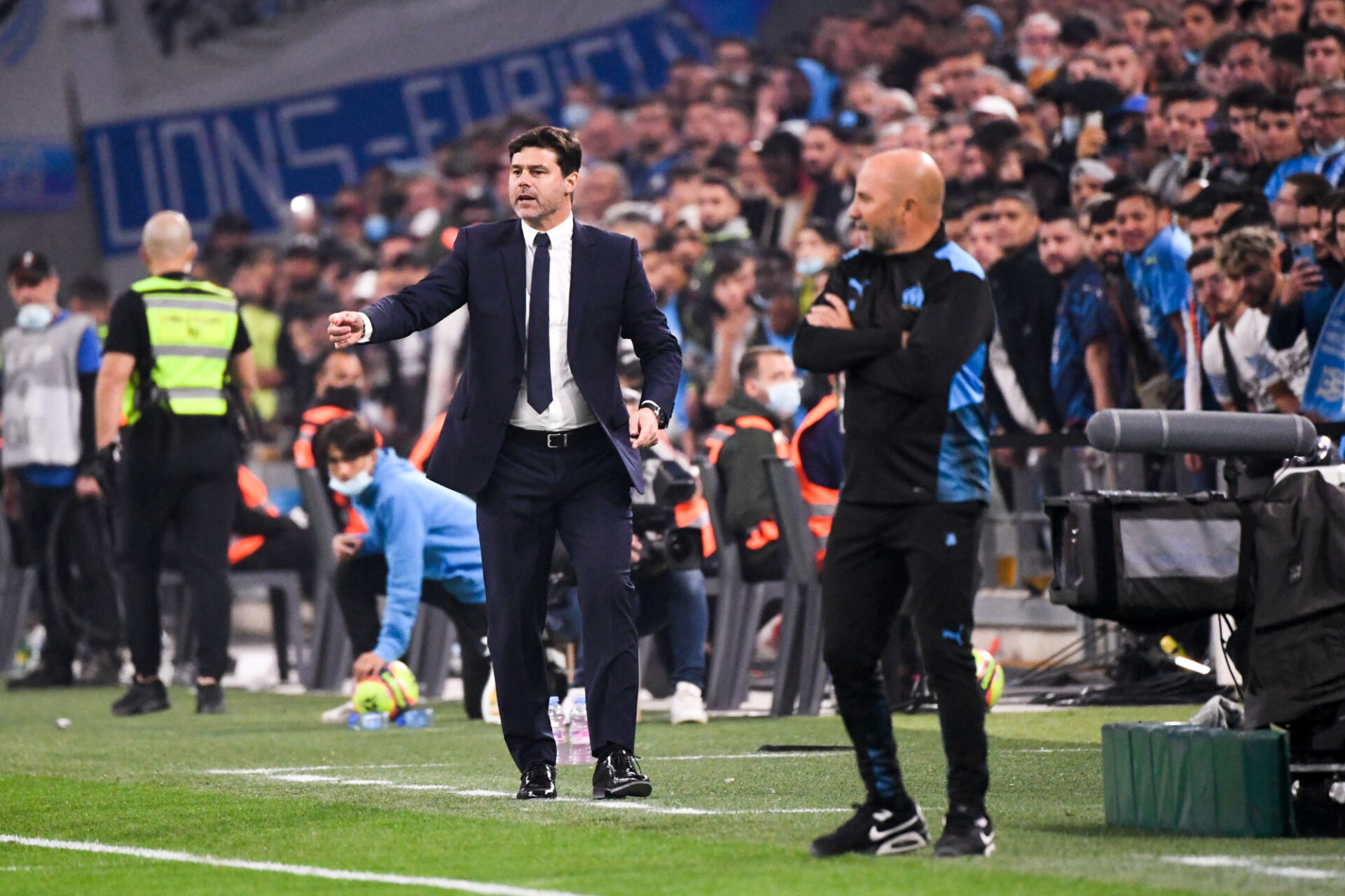 Mauricio Pochettino, l'entraîneur du PSG, fait face à son homologue de l'OM Jorge Sampaoli lors du Classique de Ligue 1, dimanche 24 octobre. Icon Sport Mauricio Pochettino, l'entraîneur du PSG, fait face à son homologue de l'OM Jorge Sampaoli lors du Classique de Ligue 1, dimanche 24 octobre. Icon Sport