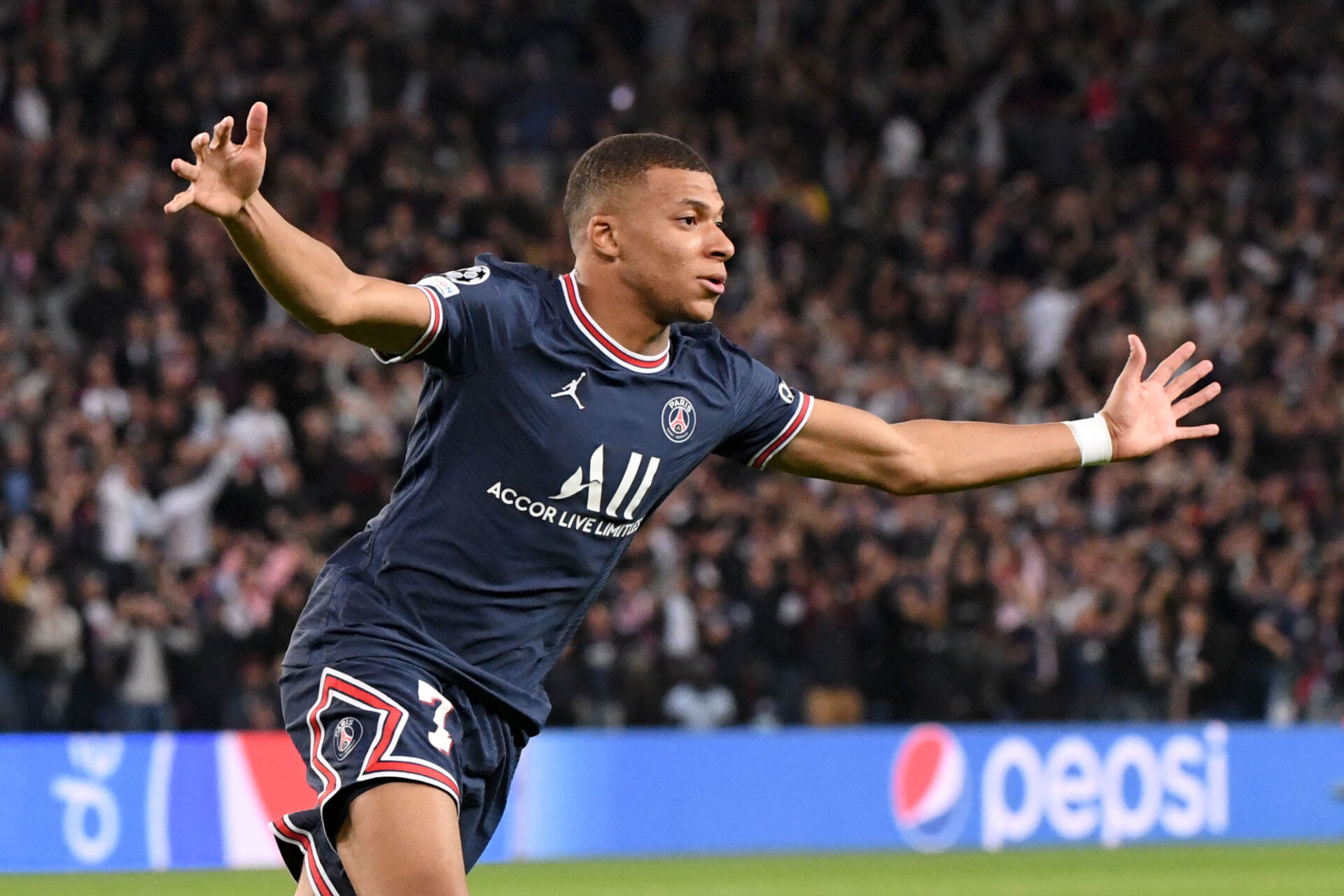 Kylian Mbappé a-t-il les épaules pour remporter le Ballon d'Or ? Ronaldinho en est convaincu. Icon Sport