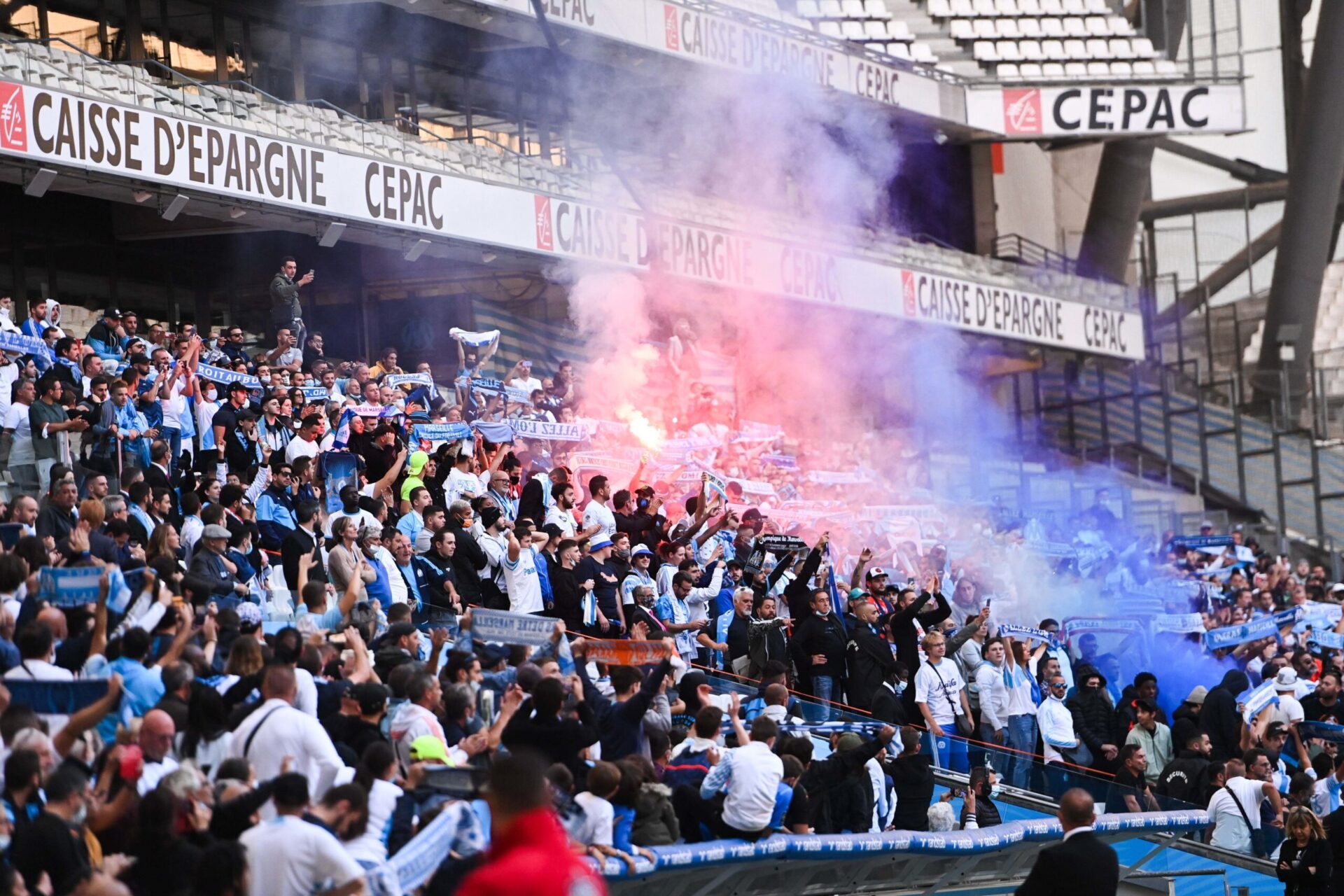 Entre 5000 et 6000 supporters étaient présents au stade Vélodrome pour rendre hommage à Bernard Tapie (iconsport)