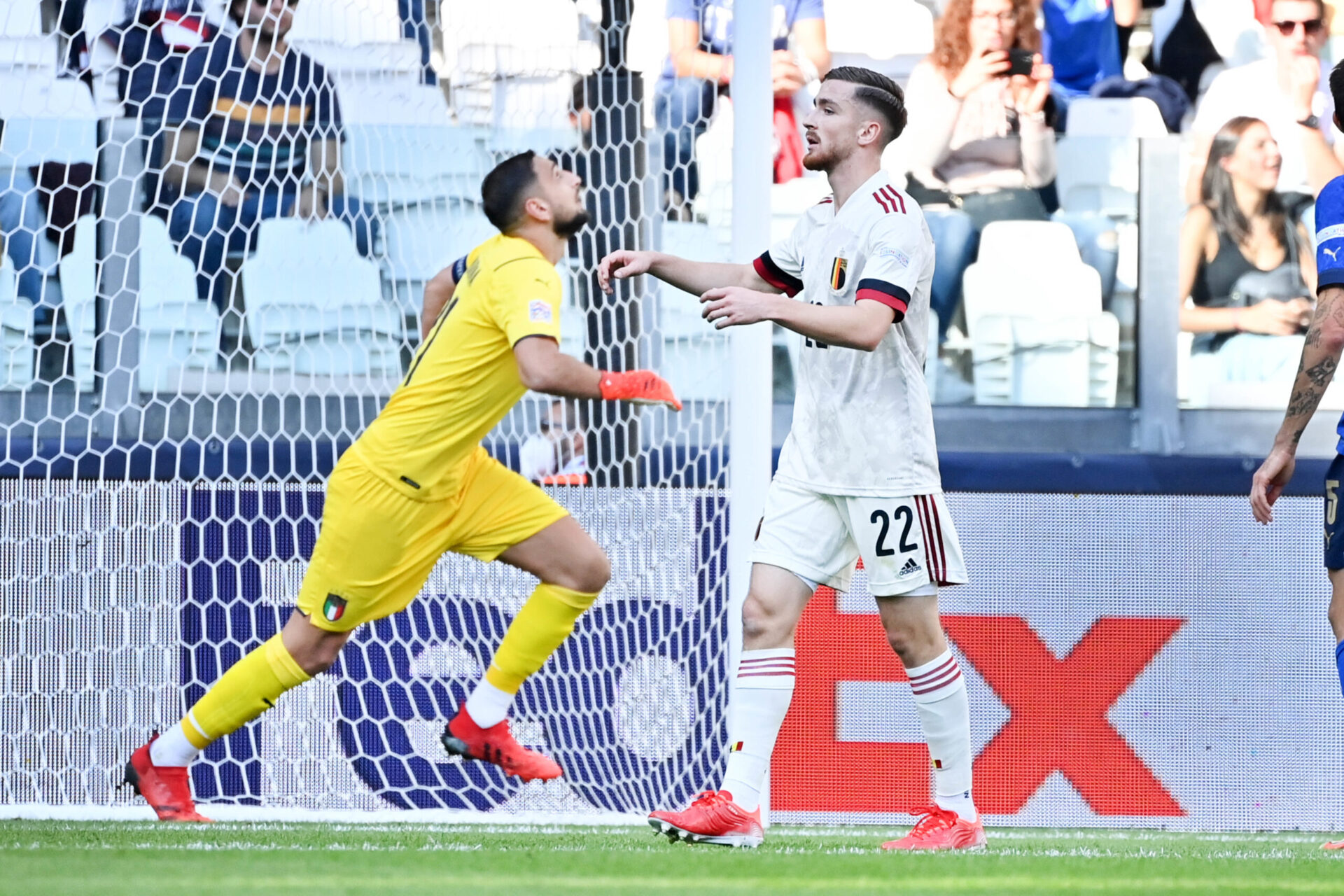 La barre a sauvé Donnarumma en première période (iconsport)
