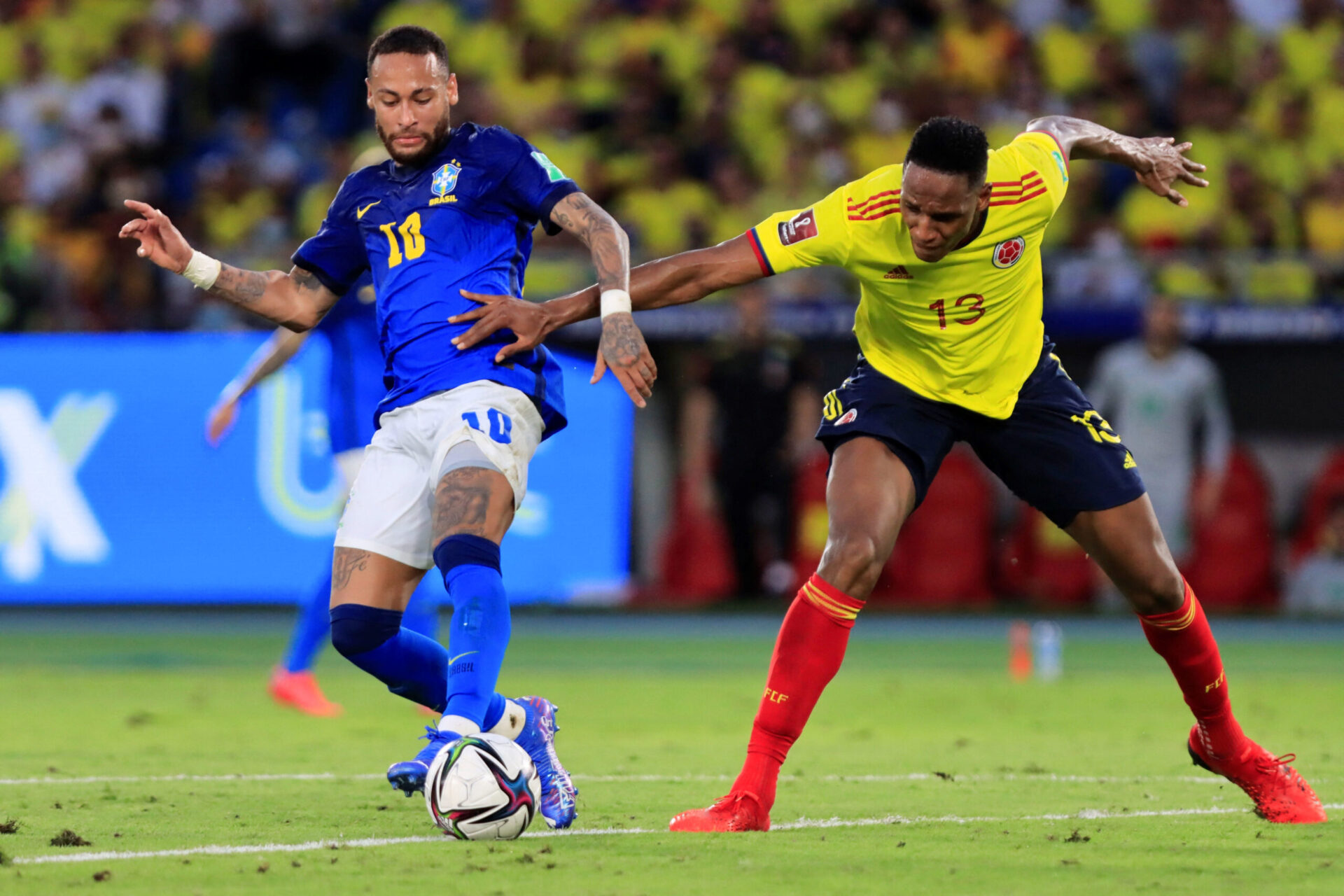 Contre la Colombie, alors que Thiago Silva a fêté sa 100e sélection, Neymar est apparu très emprunté (iconsport)