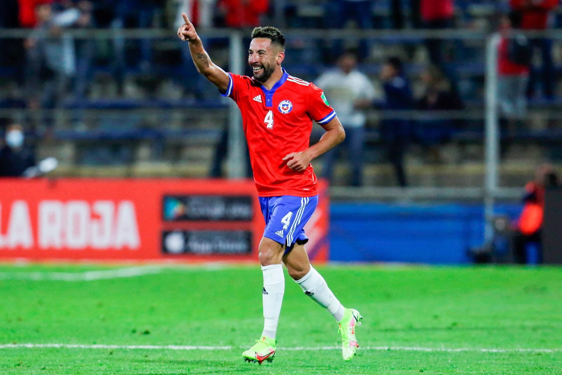 Grâce notamment à l'ancien Marseillais Mauricio Isla, le Chili a dominé le Paraguay dans les qualifications à la Coupe du monde en Amérique du Sud (iconsport)