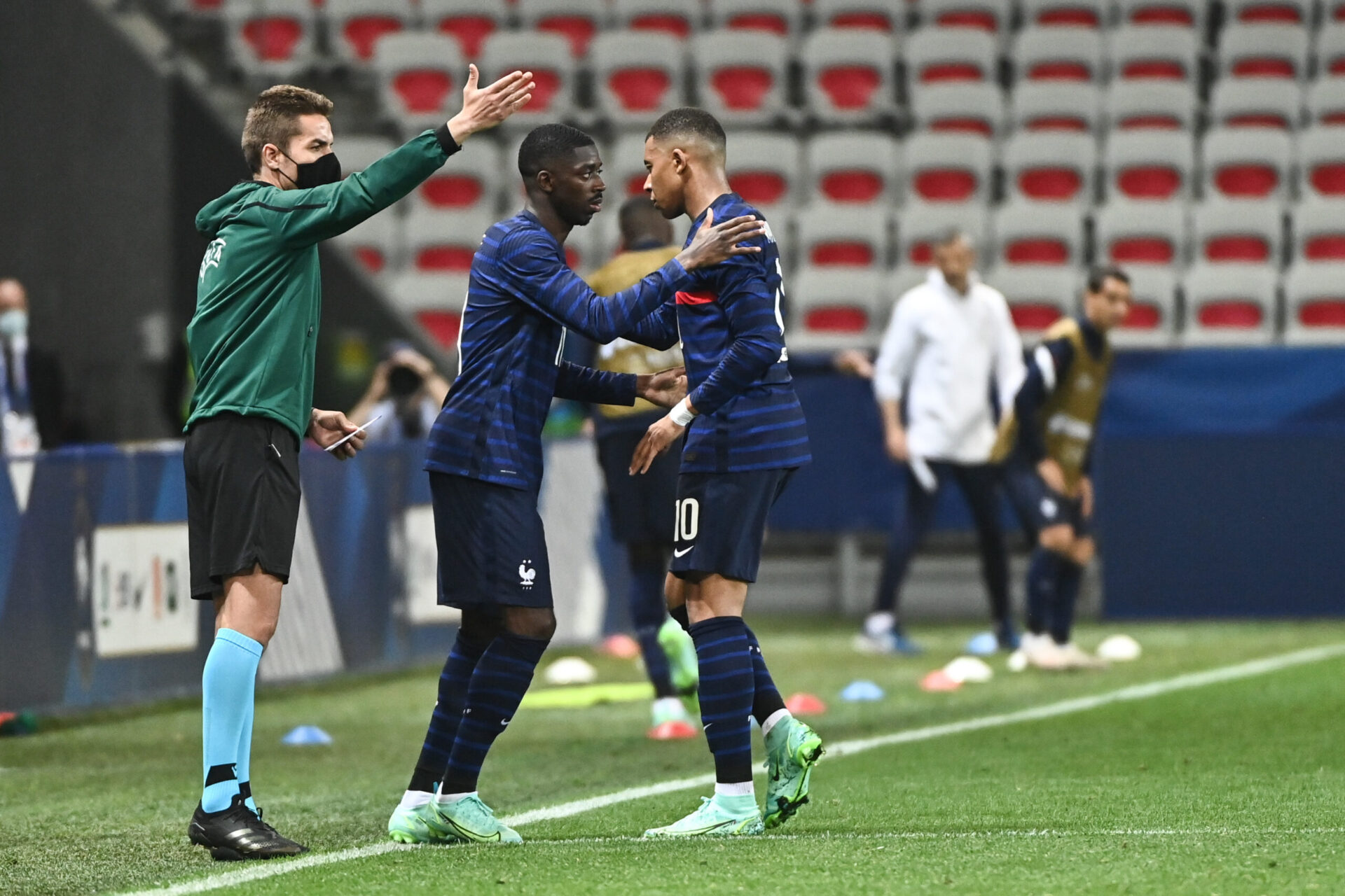 Si Kylian Mbappé semble avoir quelques longueurs d'avance sur Ousmane Dembélé, le joueur du Barça est-il intrinsèquement plus fort que le Parisien ? Icon Sport Si Kylian Mbappé semble avoir quelques longueurs d'avance sur Ousmane Dembélé, le joueur du Barça est-il intrinsèquement plus fort que le Parisien ? Icon Sport