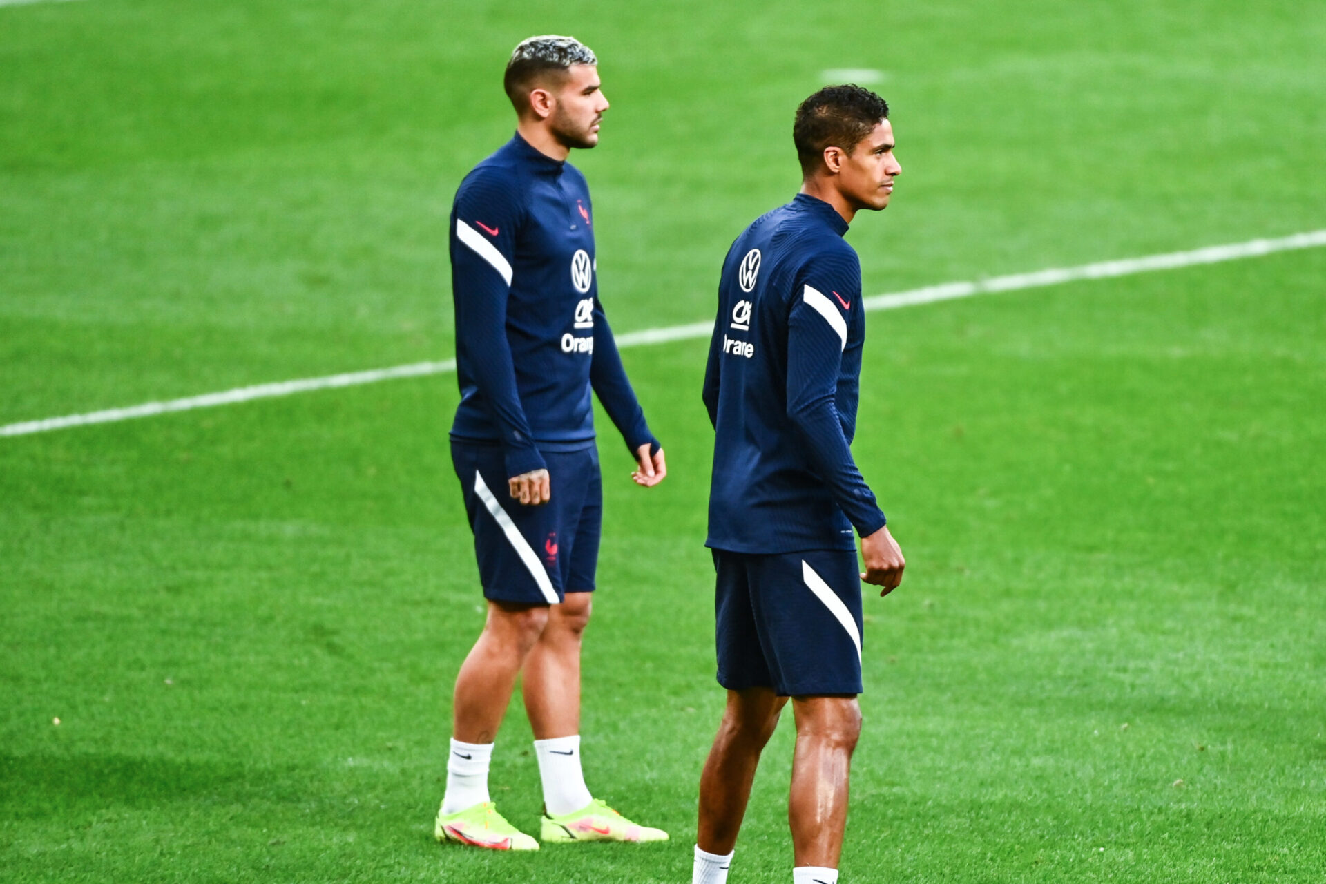 Raphaël Varane, avec Théo Hernandez lors du dernier rassemblement des Bleus, en septembre 2021. Icon Sport