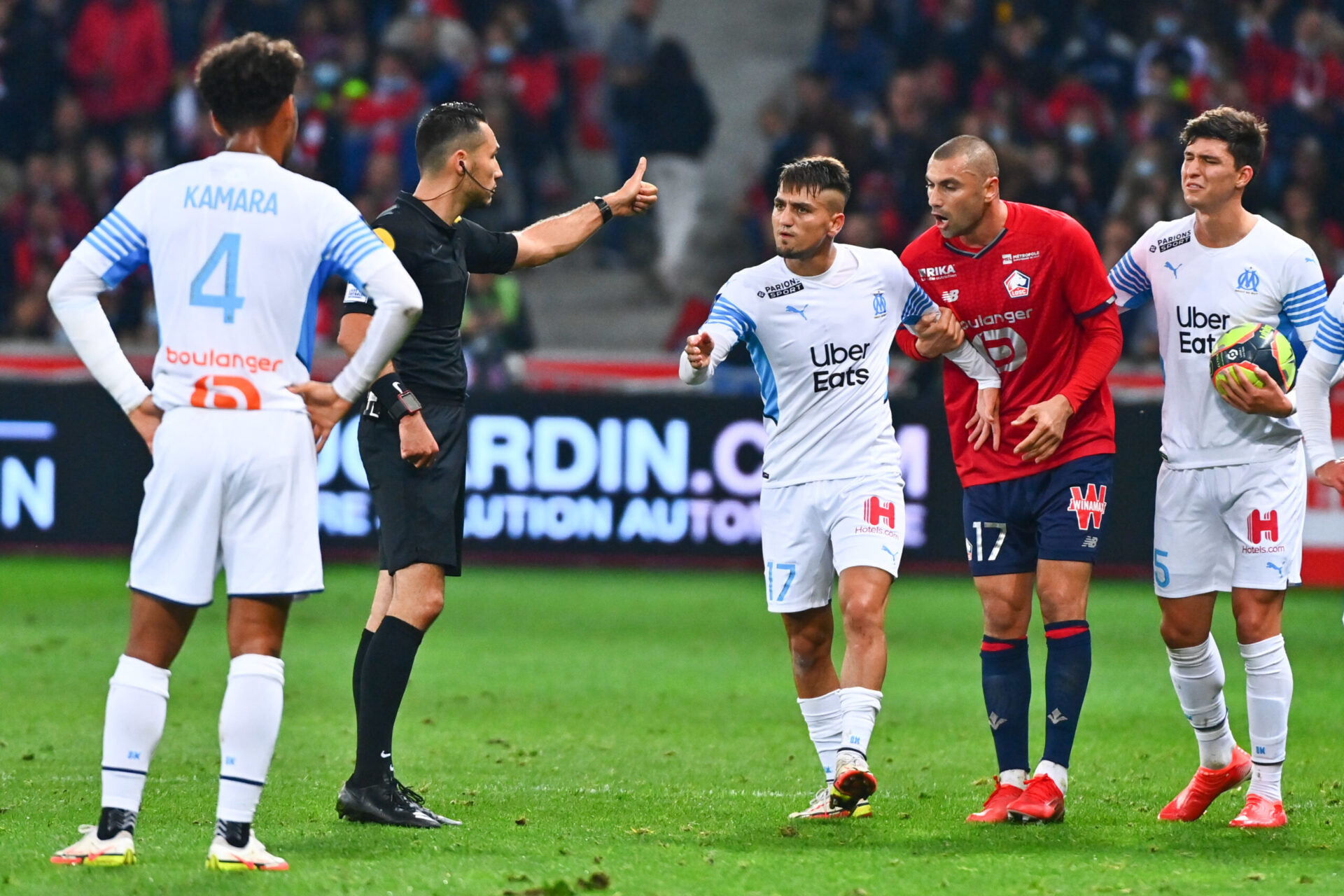 Les arbitres de Ligue 1 pourraient bientôt porter un micro (IconSport)