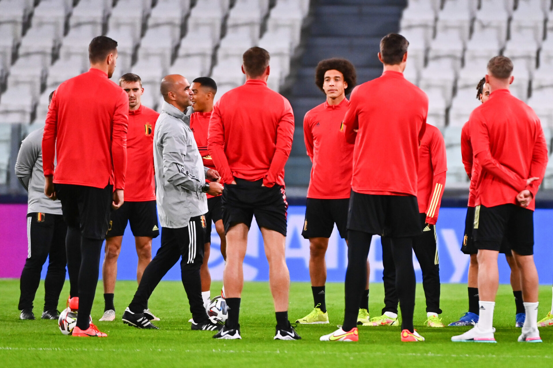 Roberto Martinez et ses joueurs lors d'une séance d'entrainement (iconsport)