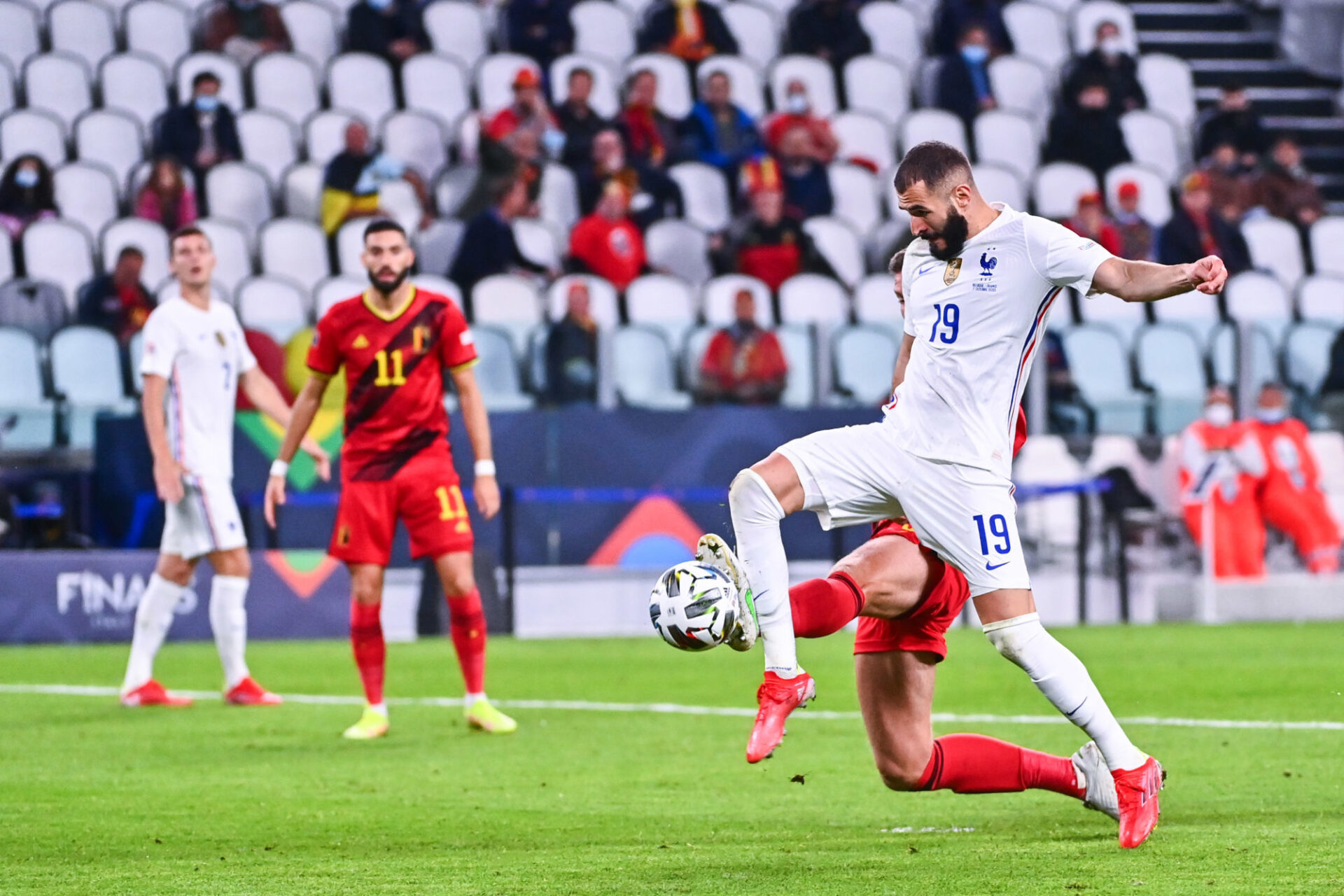 Karim Benzema et les Bleus sont revenus de la mi-temps avec l'intention de prendre la Belgique à la gorge. Icon Sport