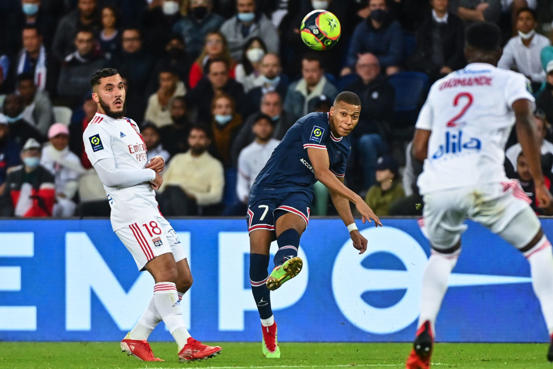 Kylian Mbappé et Rayan Cherki sont amis en dehors des terrains. Icon Sport