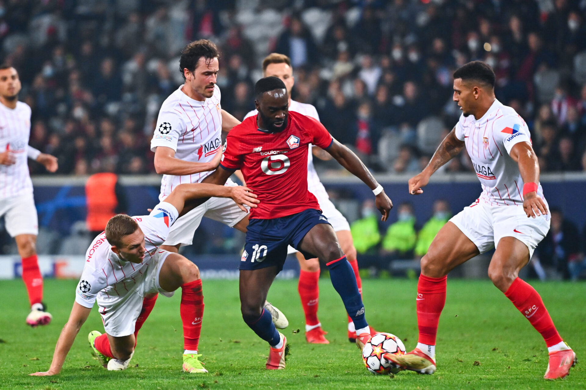 Apr&egrave;s l'&eacute;quilibre des premiers instants, S&eacute;ville s'est install&eacute; aux manettes face &agrave; Lille (iconsport)