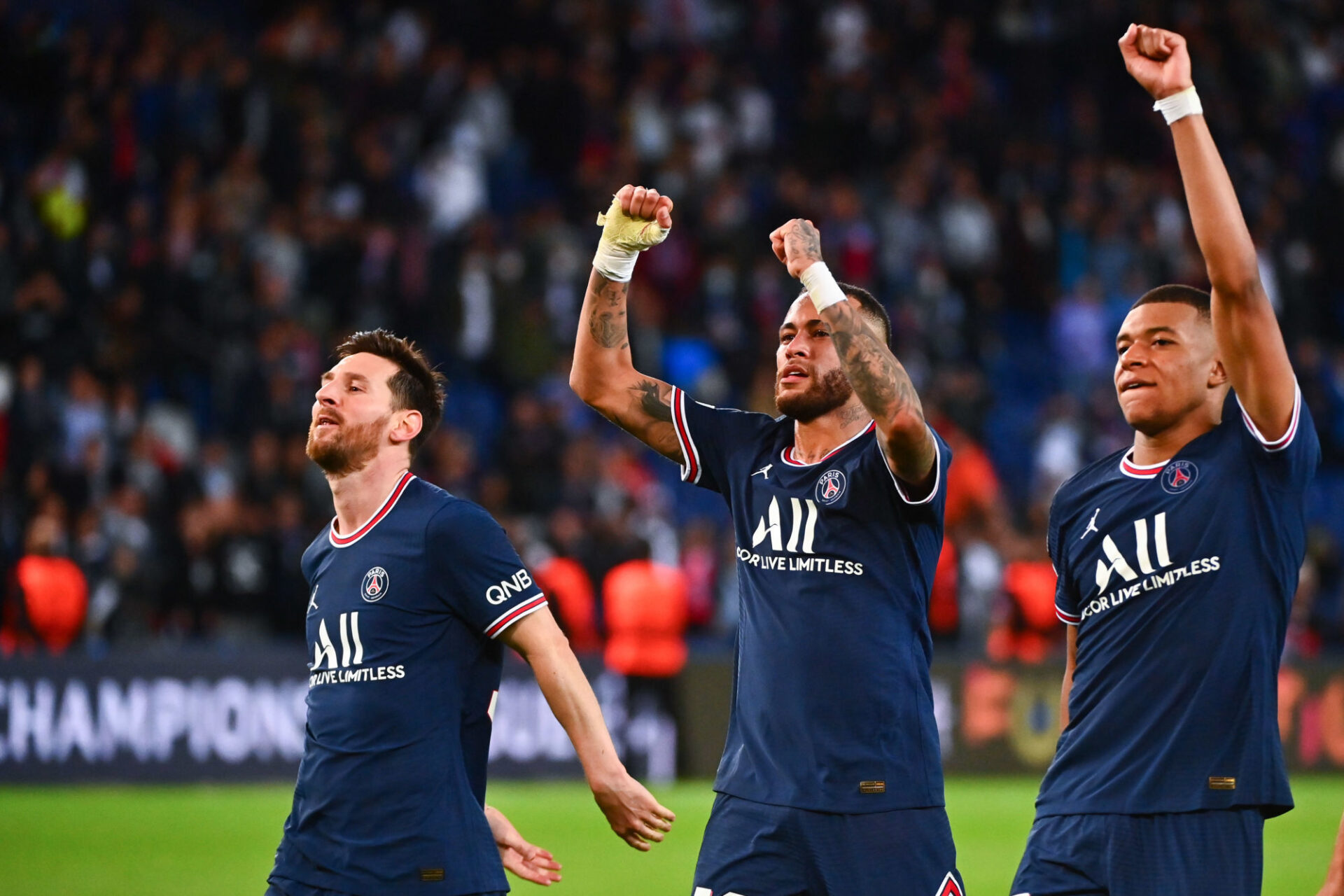 Lionel Messi pense qu'il doit former une équipe avec Neymar, Kylian Mbappé et tous ses autres partenaires du PSG pour gagner la Ligue des champions. Icon Sport