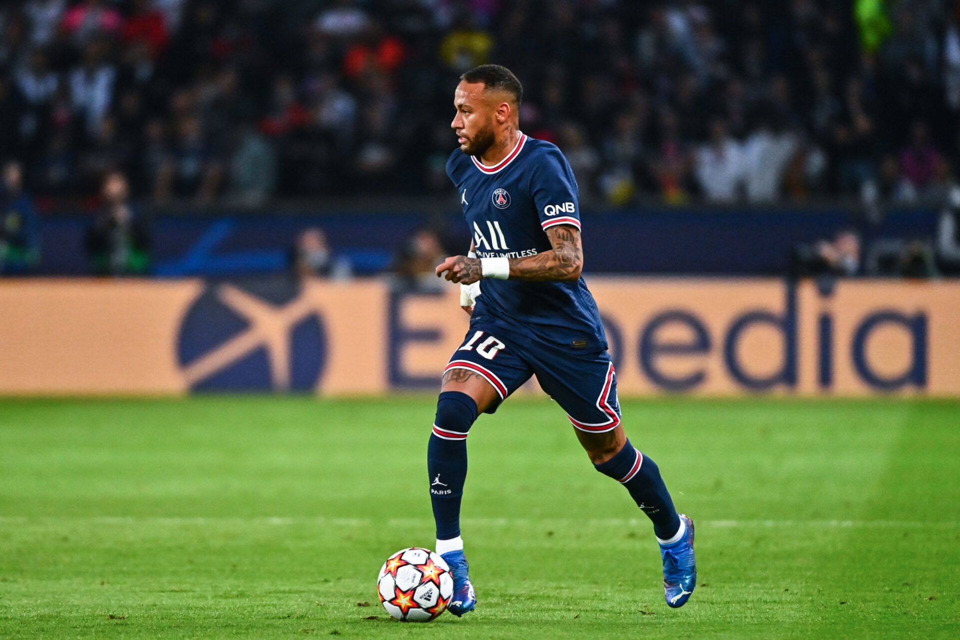 Neymar tente de moins en moins de dribbles au PSG. Icon Sport