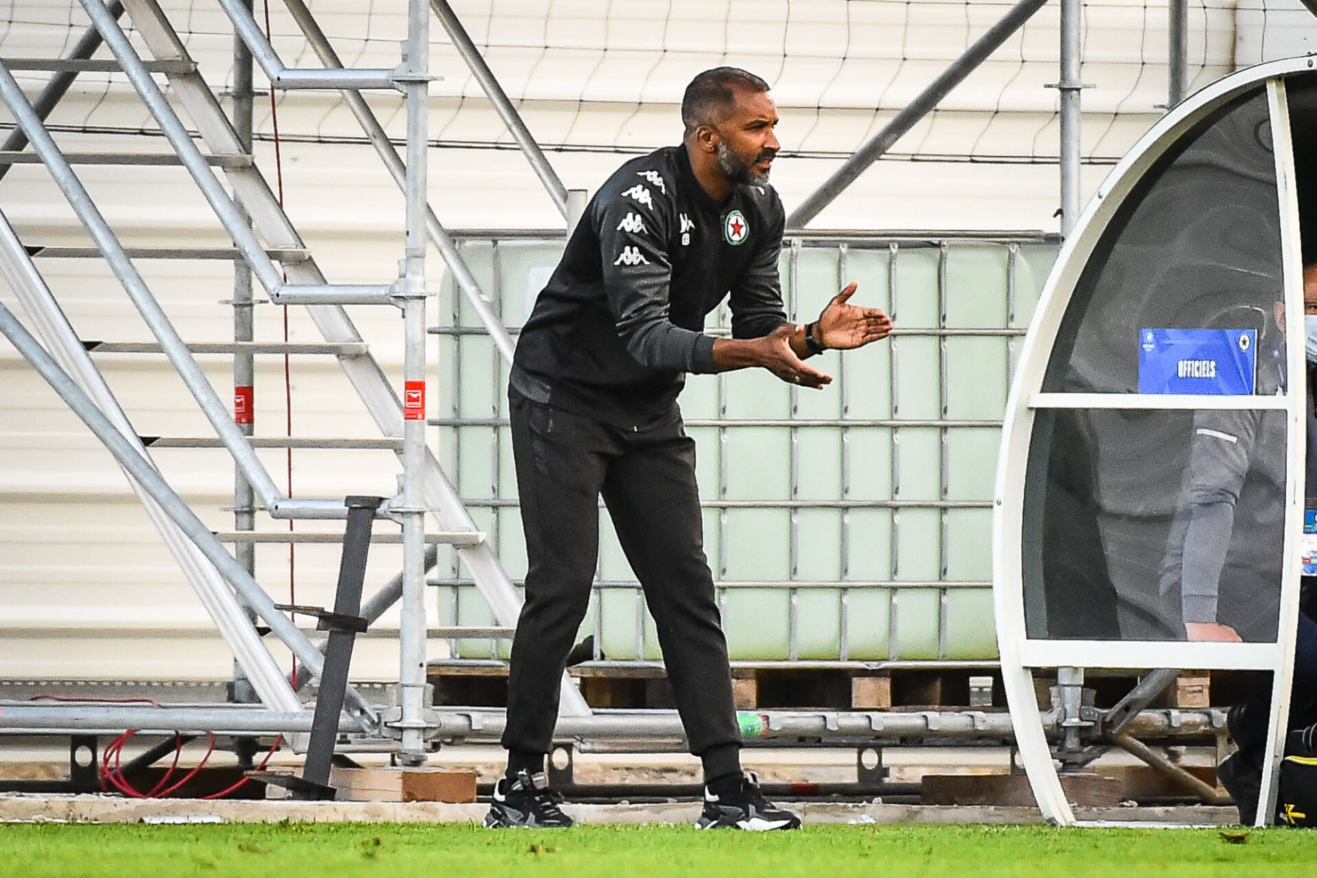 Habib Beye &eacute;tait l'entra&icirc;neur int&eacute;rimaire du Red Star depuis un mois. Icon Sport