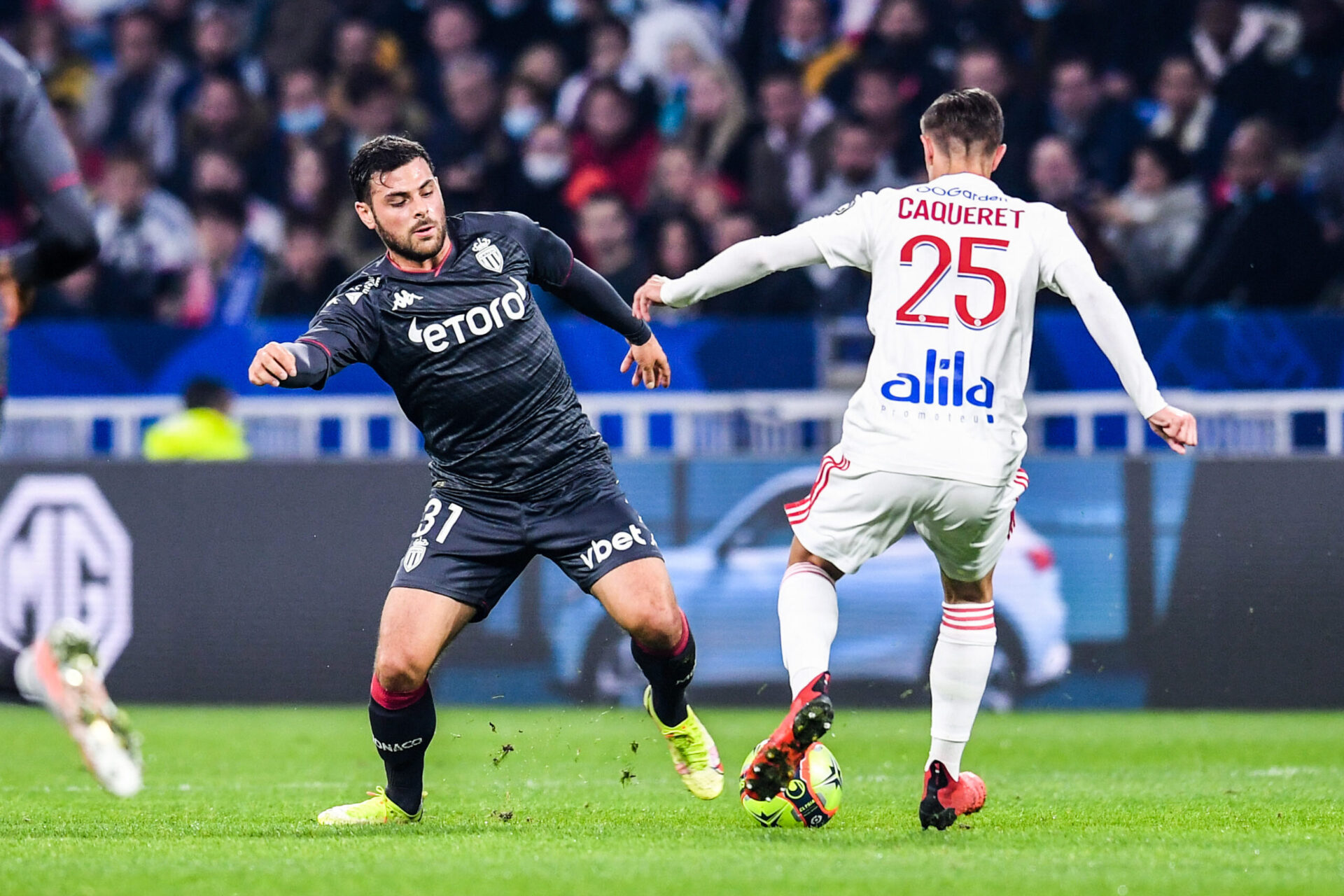 Volland et Caqueret pourraient s'affronter en Chine en f&eacute;vrier prochain pour le match retour entre Monaco et Lyon en Ligue 1 (iconsport)