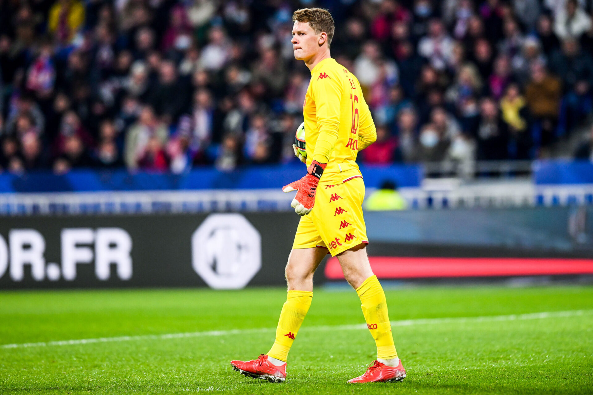 Alexander N&uuml;bel, sur la pelouse du Groupama Stadium lors du match de Ligue 1 contre l'Olympique Lyonnais. Icon Sport