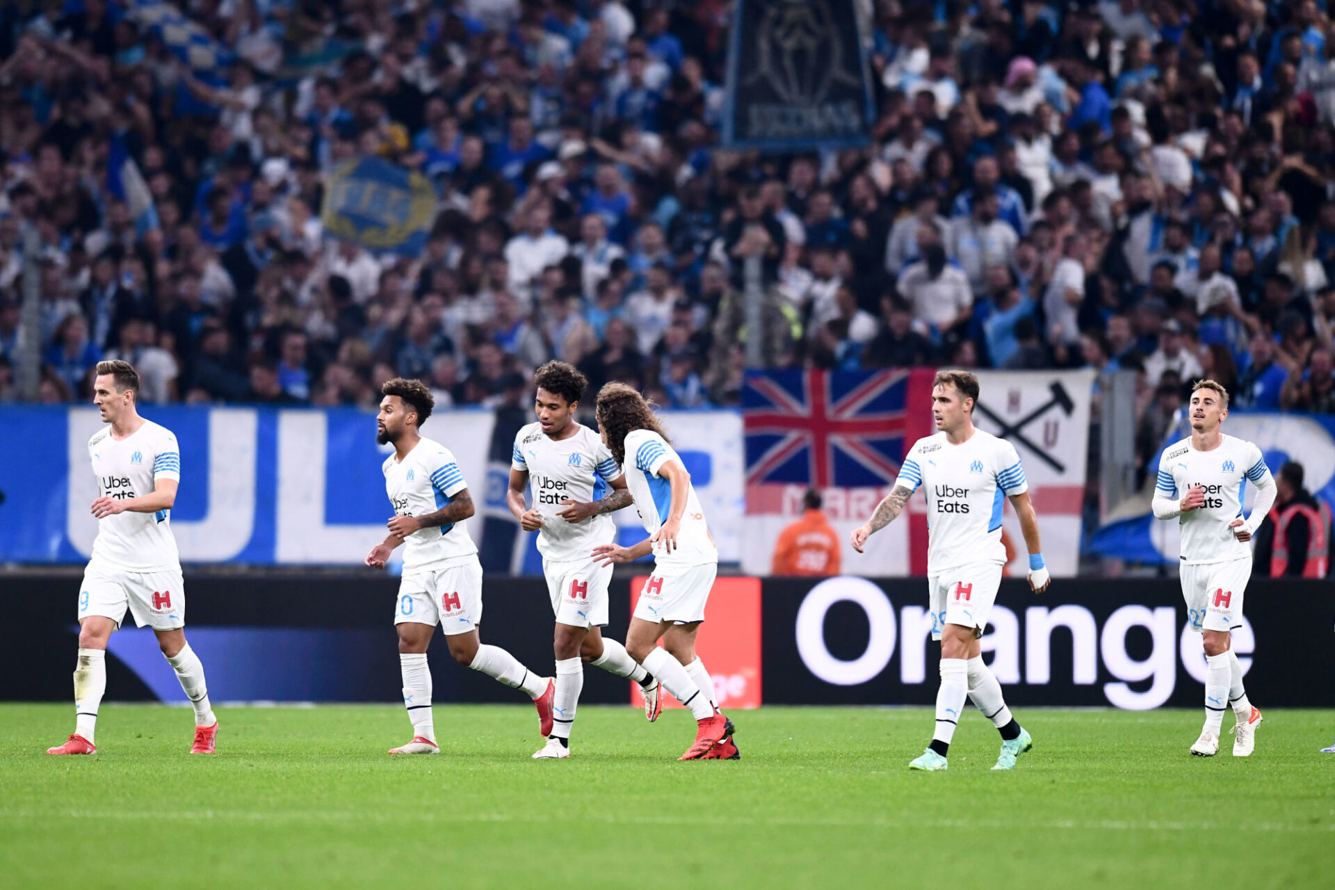 Les supporters de l'OM n'ont pas manqu&eacute; de rendre hommage &agrave; leur ancien pr&eacute;sident Bernard Tapie (iconsport)