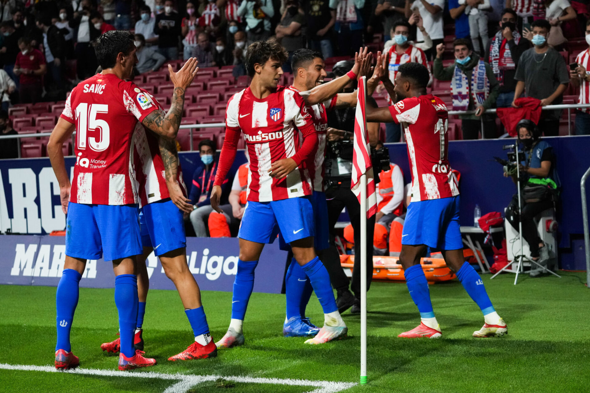 João Félix, Luis Suárez et Thomas Lemar ont fait vivre un enfer à la défense du Barça sur leurs rares offensives. Icon Sport
