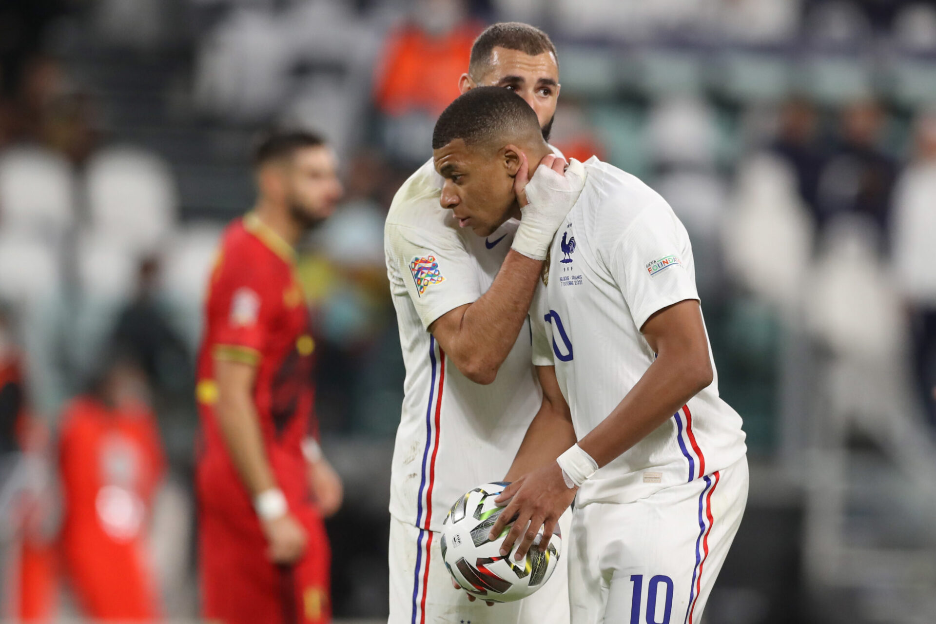 Karim Benzema n'a pas tari d'éloges sur Kylian Mbappé, son coéquipier en équipe de France. Icon Sport