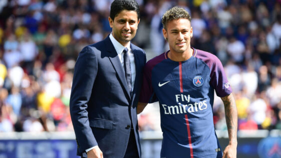 Neymar, aux côtés de Nasser Al-Khelaïfi lors de sa présentation au Parc des Princes, le 05 août 2017. Icon Sport